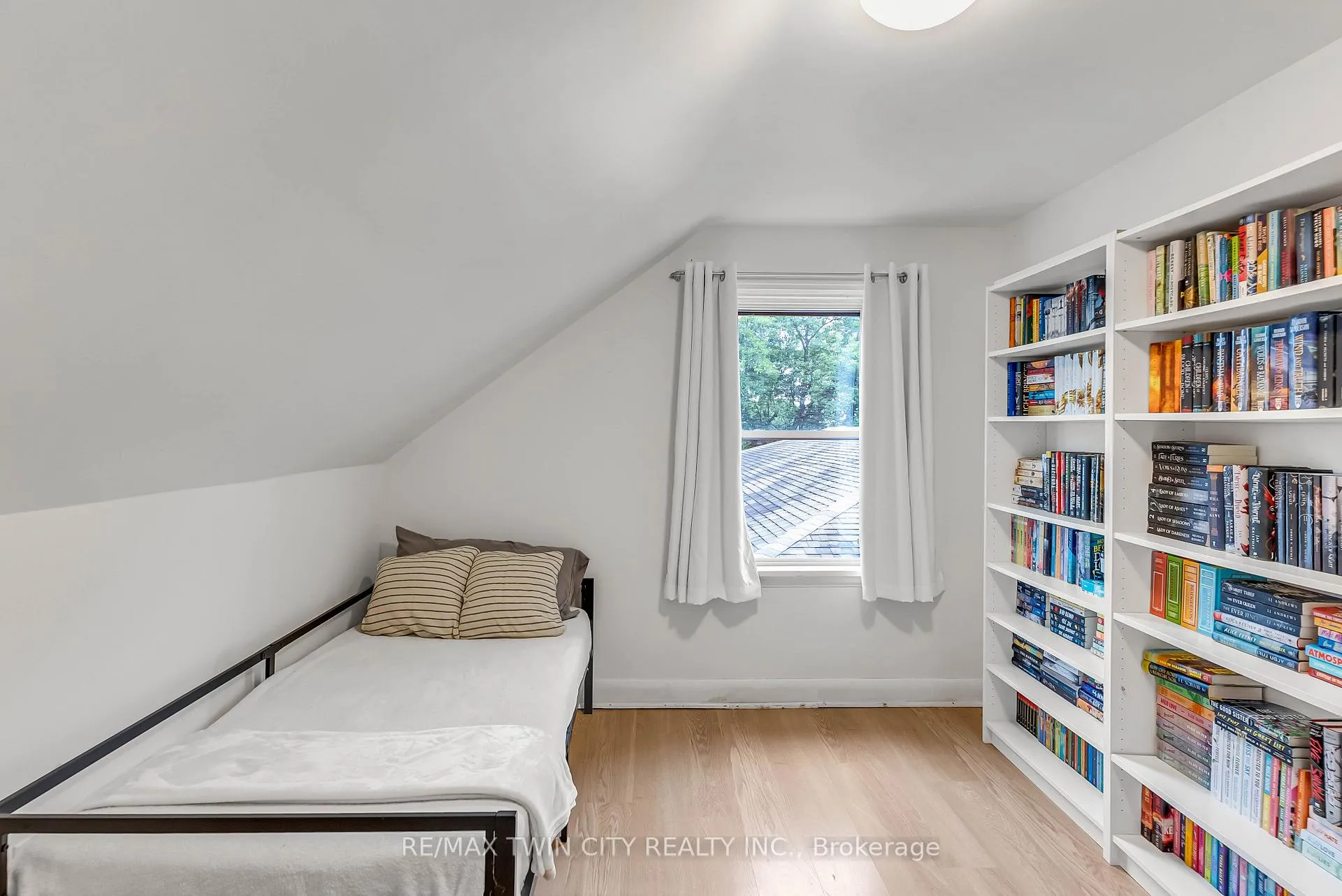 Photo 24 of 3464 Lobsinger Line, Wellesley — HOMEH