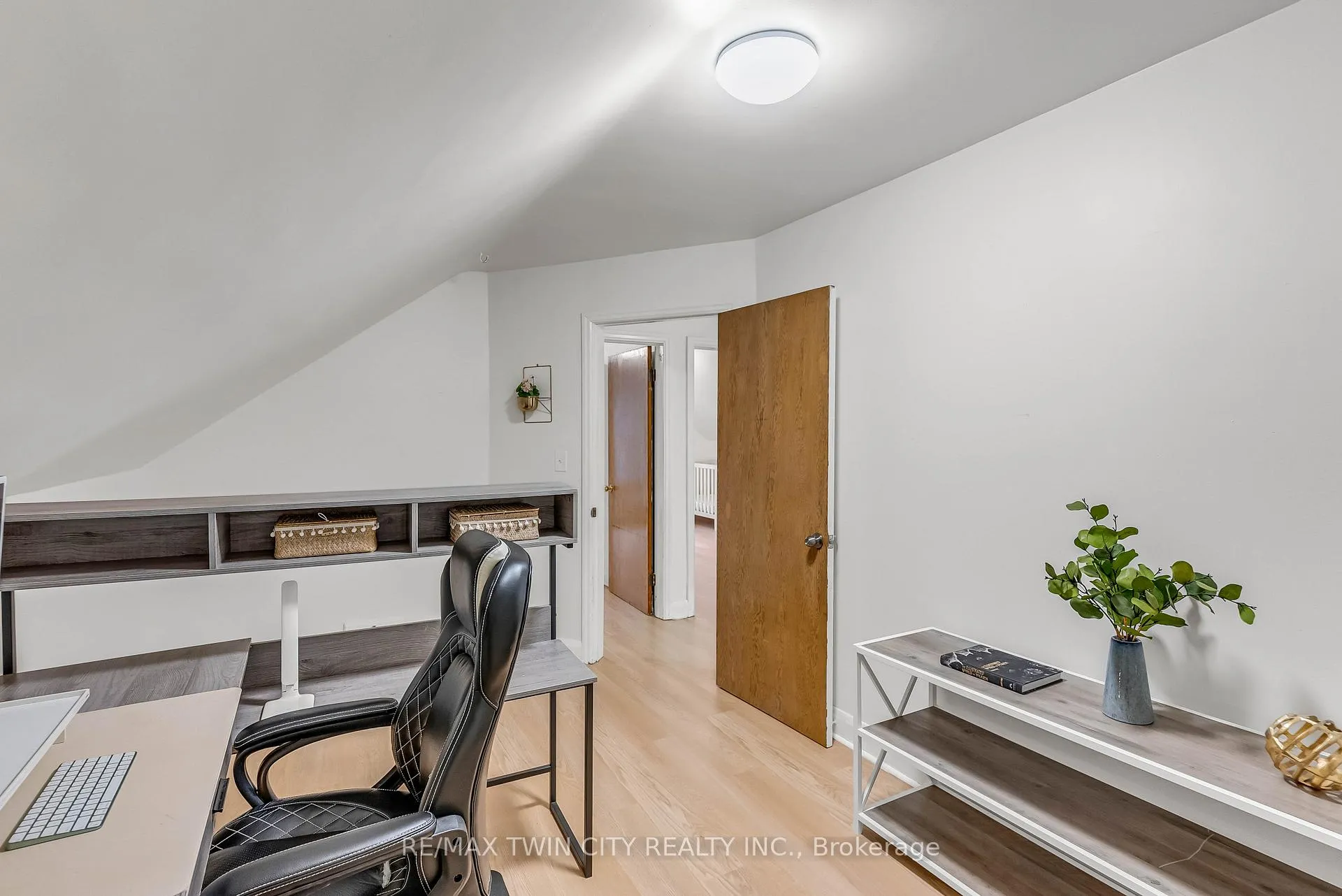 Photo 26 of 3464 Lobsinger Line, Wellesley — HOMEH