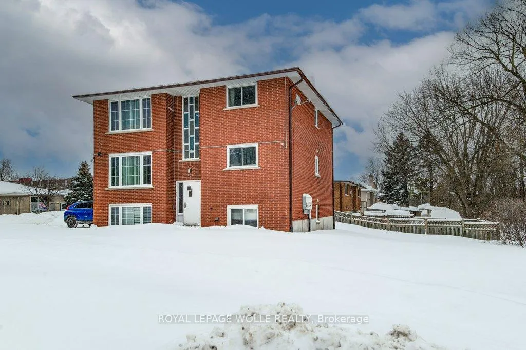 Photo 1 of 103 Vicmount Drive, Kitchener — HOMEH