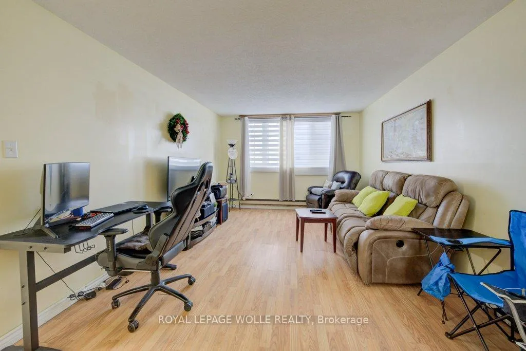 Photo 8 of 103 Vicmount Drive, Kitchener — HOMEH