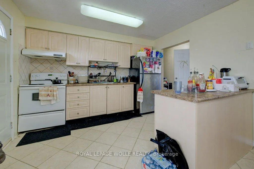 Photo 24 of 103 Vicmount Drive, Kitchener — HOMEH