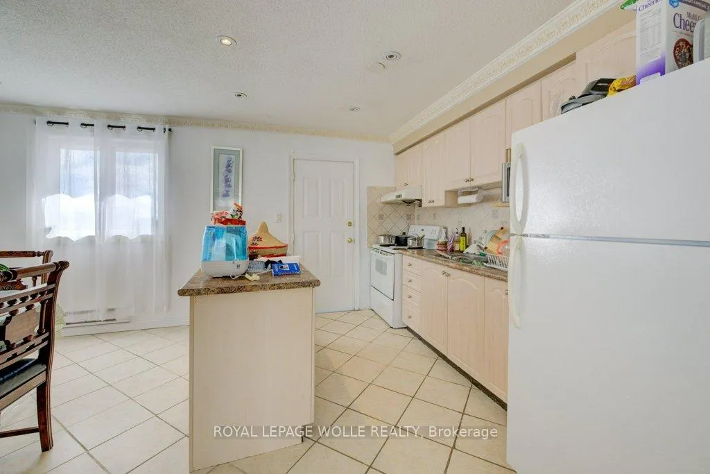 Photo 33 of 103 Vicmount Drive, Kitchener — HOMEH