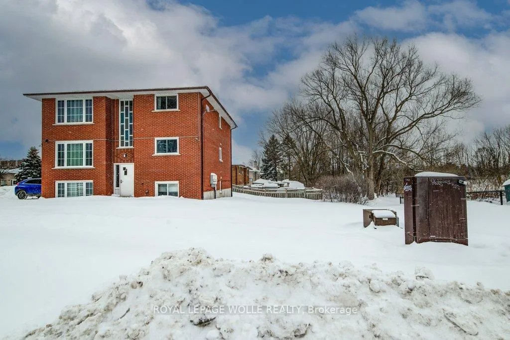 Photo 41 of 103 Vicmount Drive, Kitchener — HOMEH