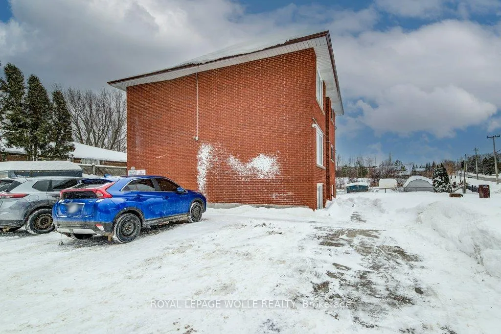 Photo 45 of 103 Vicmount Drive, Kitchener — HOMEH