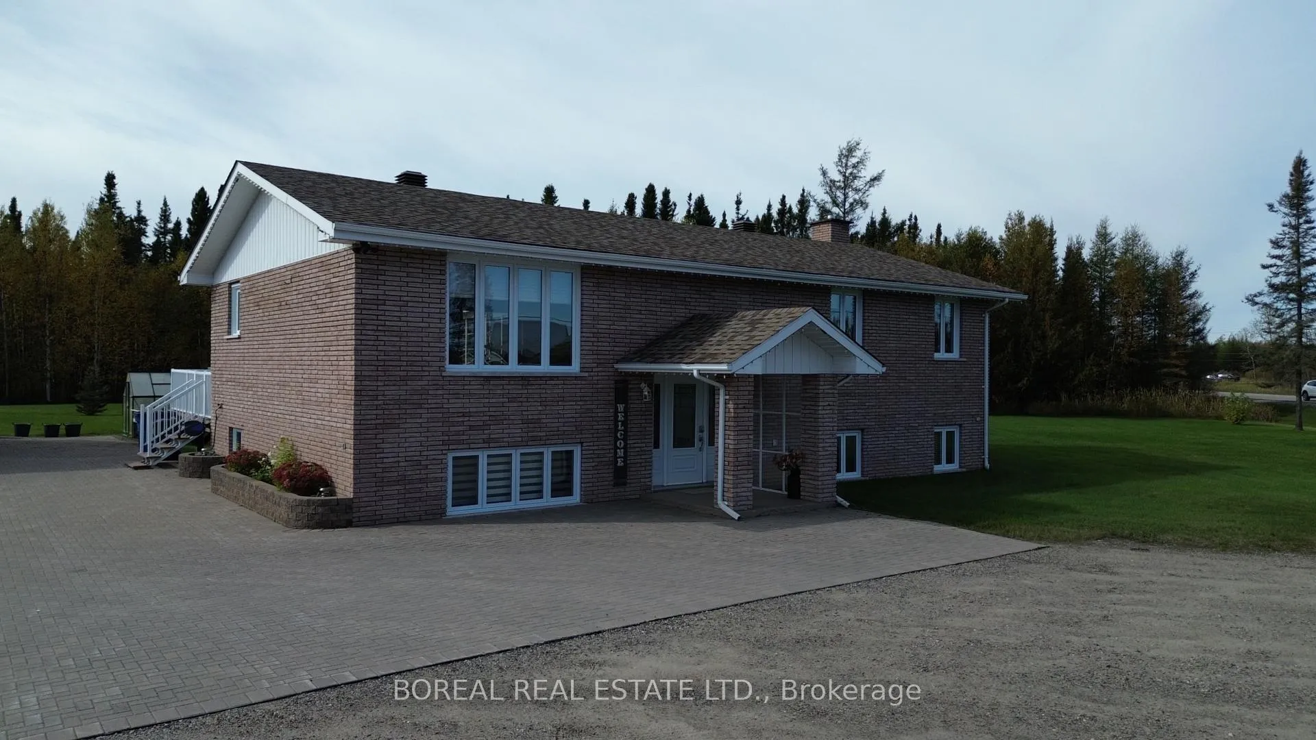 Photo 6 of 806 Hwy 652, Cochrane — HOMEH