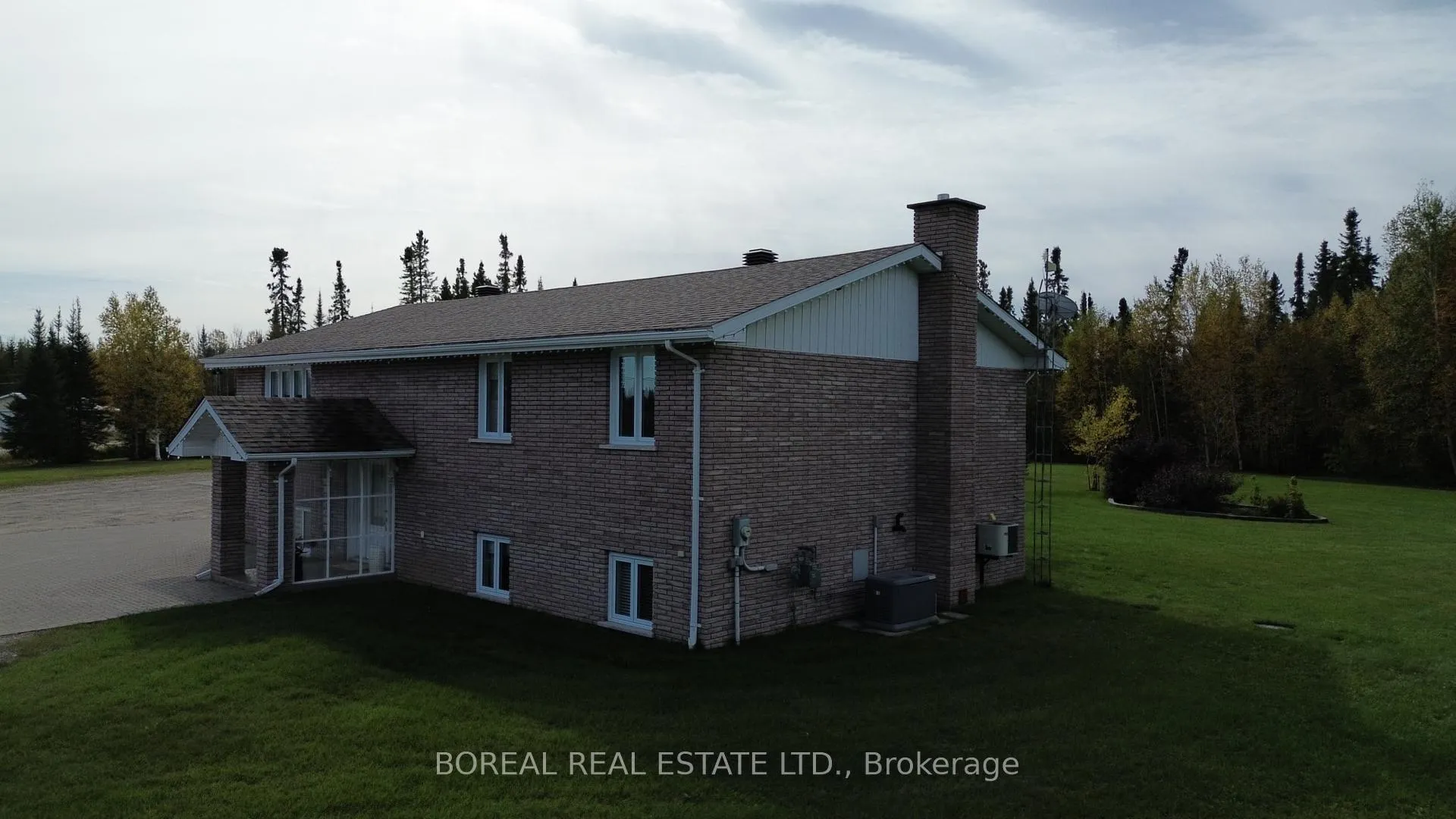 Photo 9 of 806 Hwy 652, Cochrane — HOMEH