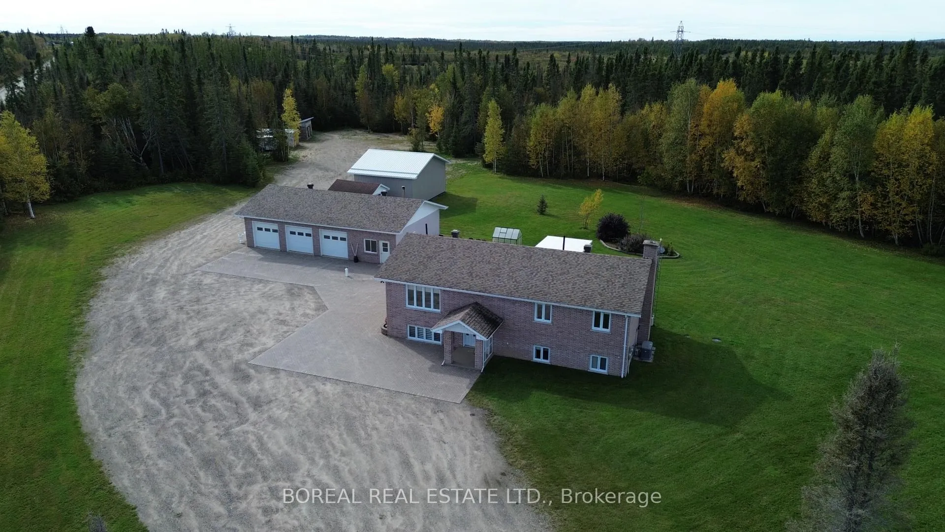 Photo 10 of 806 Hwy 652, Cochrane — HOMEH