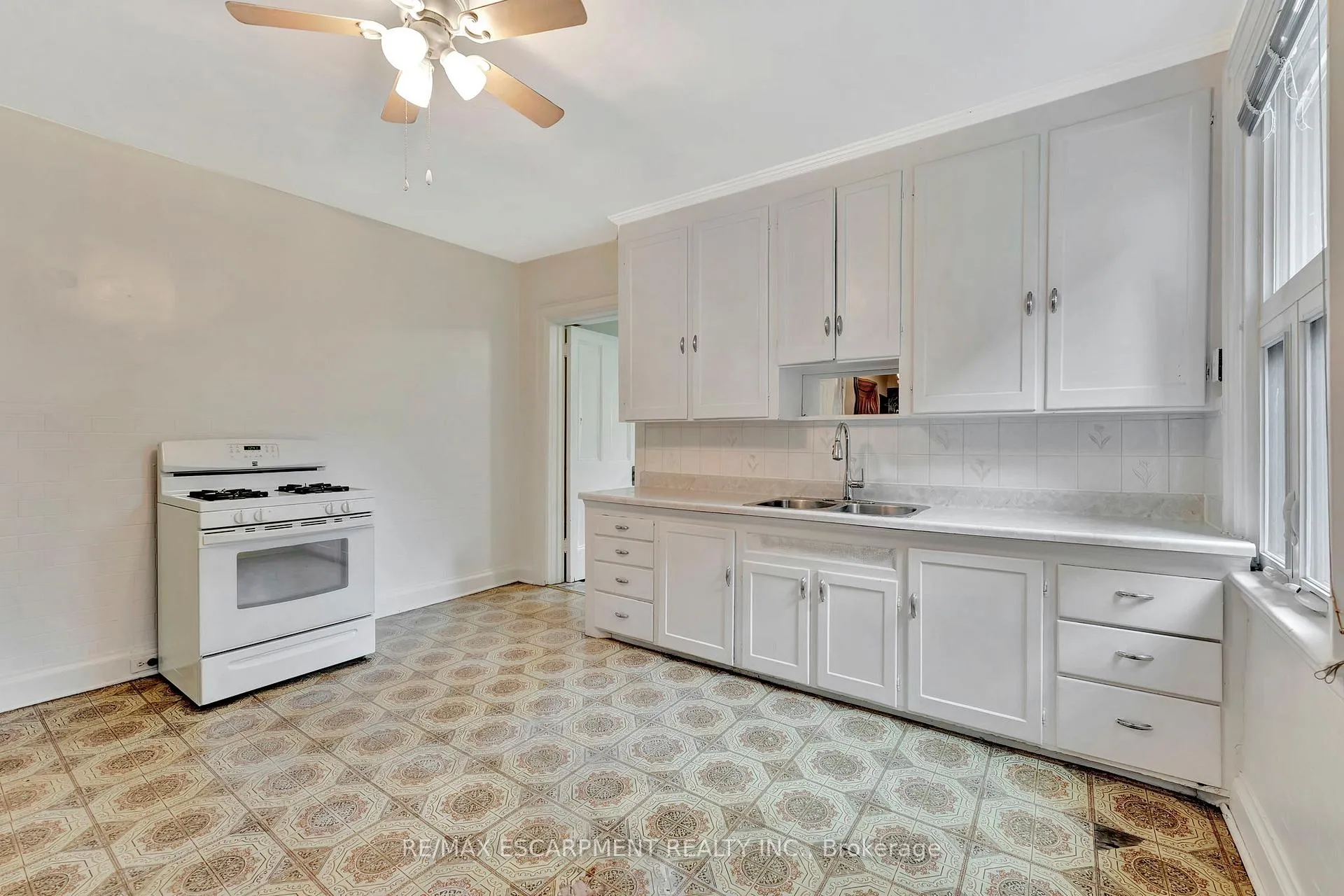 Photo 27 of 198 Macnab Street N, Hamilton, Central — HOMEH