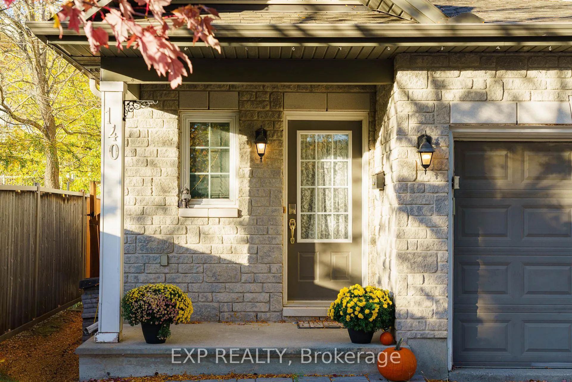 Photo 2 of 140 Whetstone Crescent, Ottawa, Barrhaven East — HOMEH