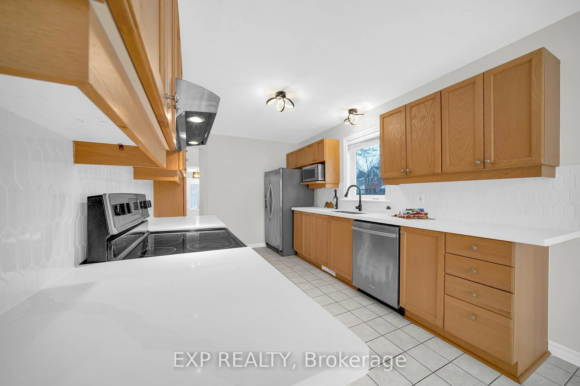 Photo 9 of 140 Whetstone Crescent, Ottawa, Barrhaven East — HOMEH