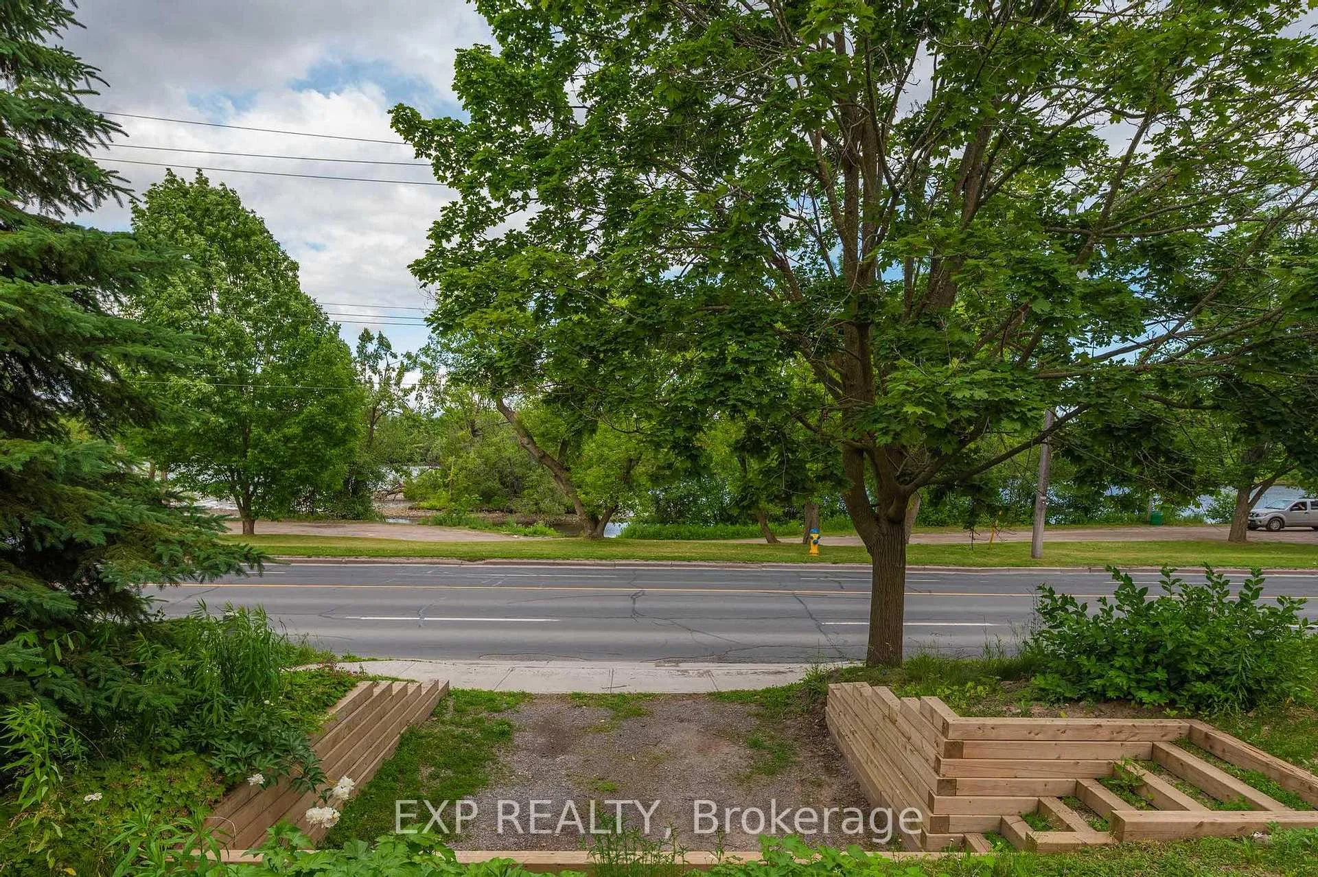 Photo 3 of 1033 Water Street, Peterborough, Northcrest Ward 5 — HOMEH