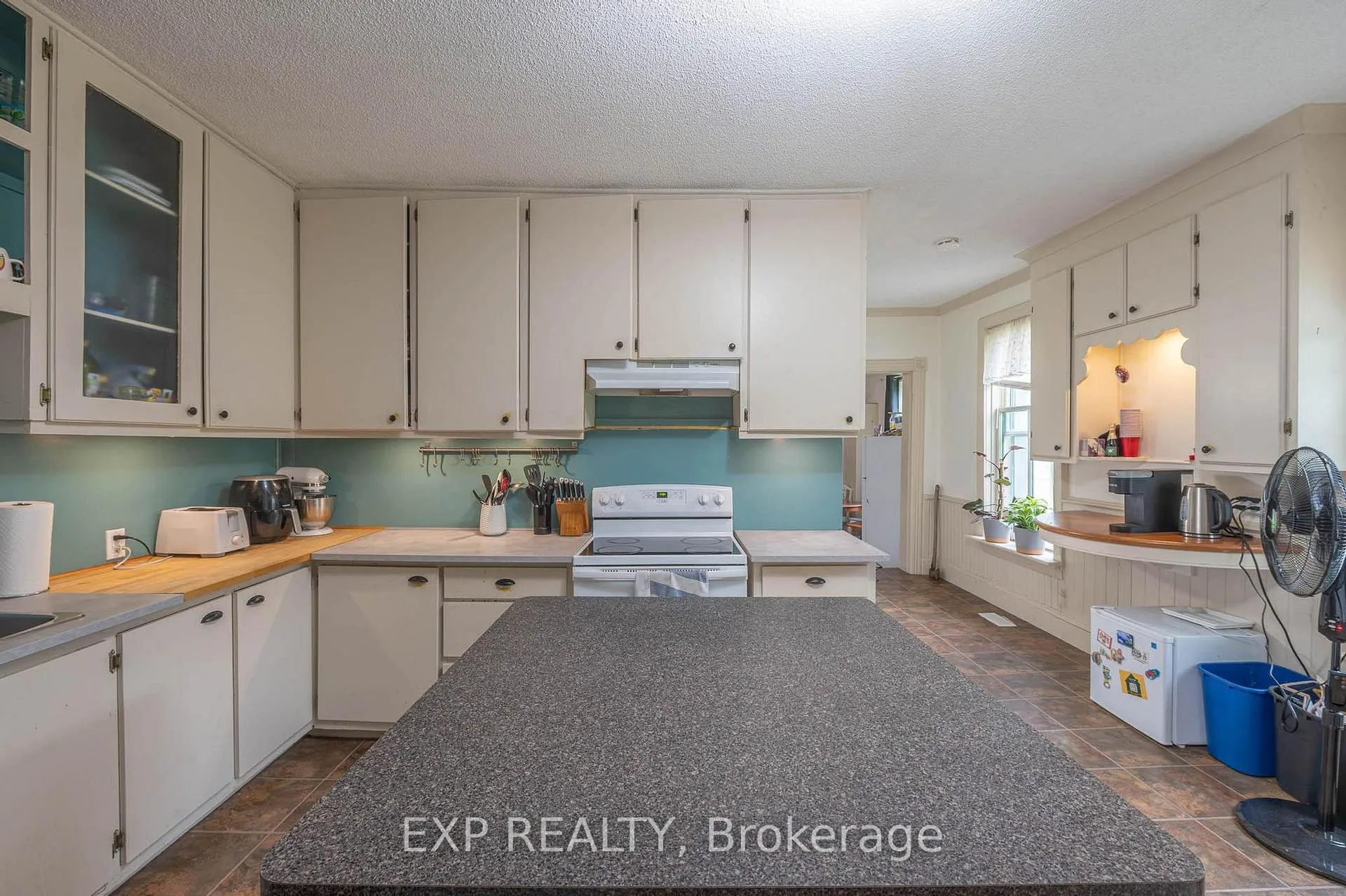 Photo 9 of 1033 Water Street, Peterborough, Northcrest Ward 5 — HOMEH