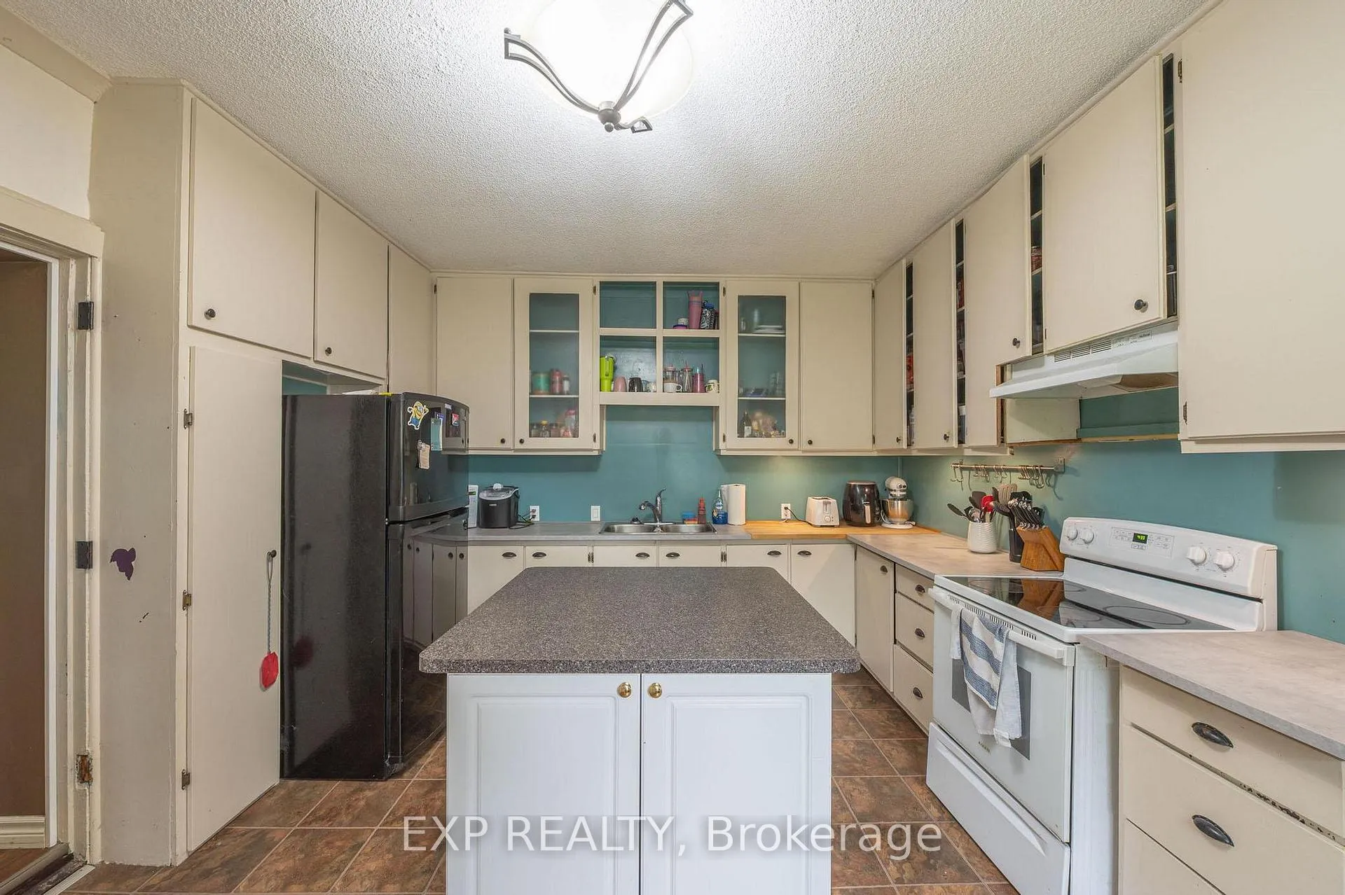 Photo 10 of 1033 Water Street, Peterborough, Northcrest Ward 5 — HOMEH