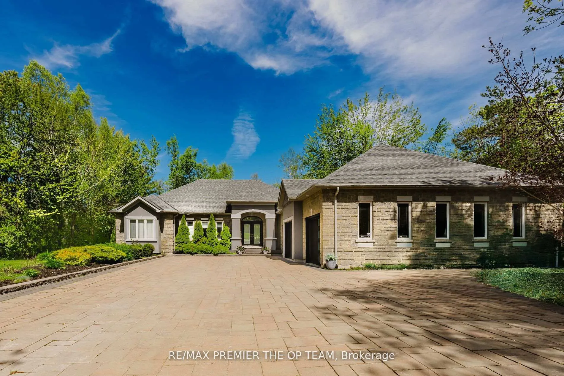 Photo 2 of 1856 Innisbrook Street, Innisfil, Rural Innisfil — HOMEH