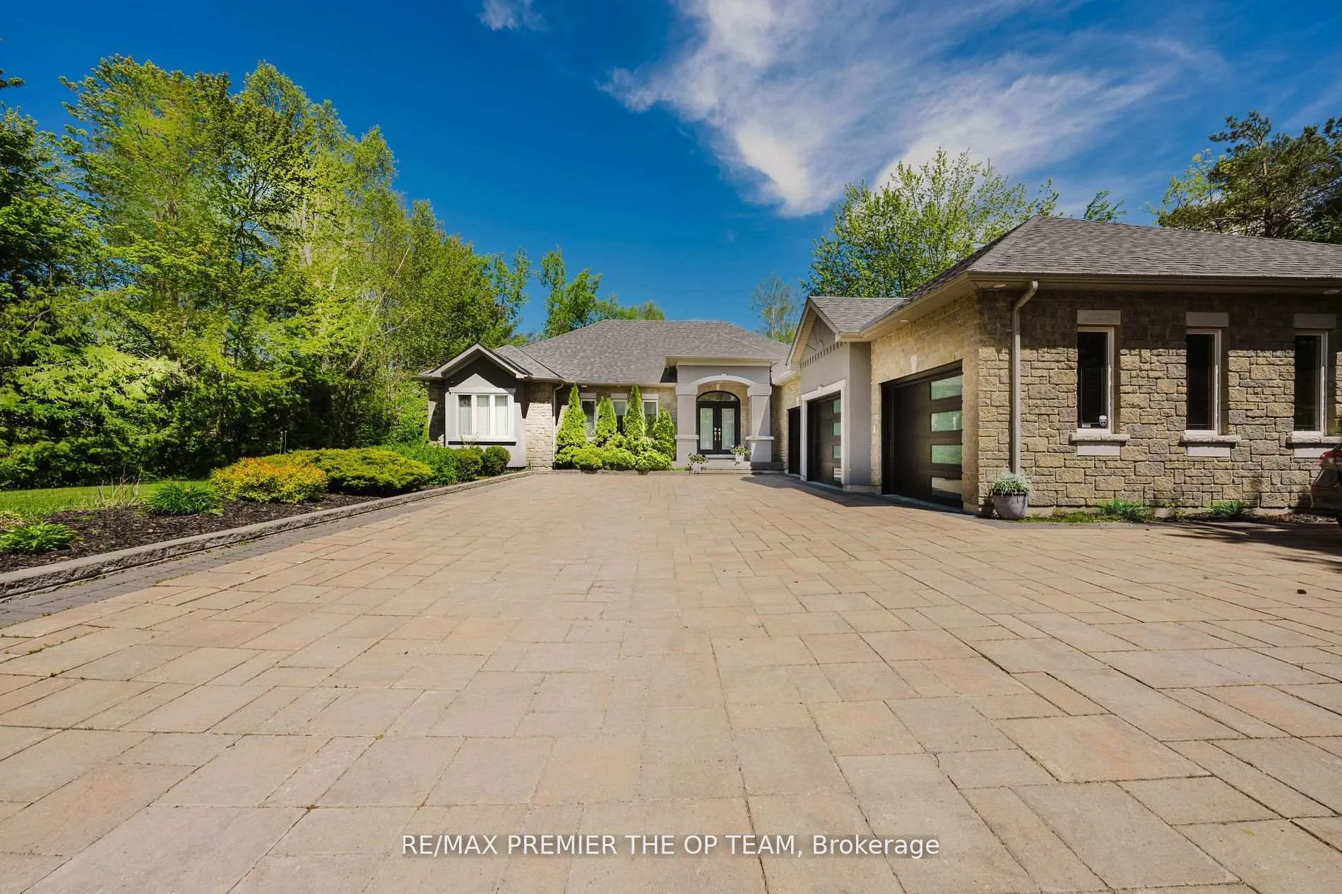 Photo 3 of 1856 Innisbrook Street, Innisfil, Rural Innisfil — HOMEH