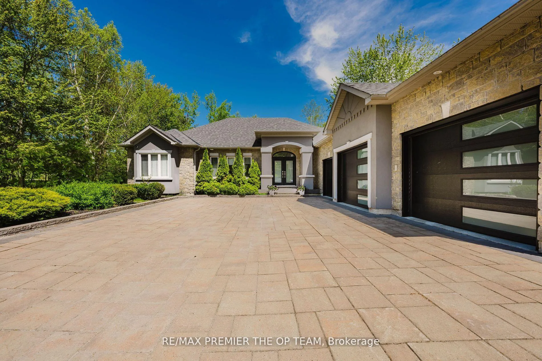 Photo 4 of 1856 Innisbrook Street, Innisfil, Rural Innisfil — HOMEH