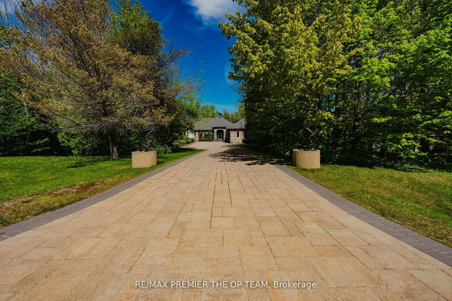 Photo 5 of 1856 Innisbrook Street, Innisfil, Rural Innisfil — HOMEH