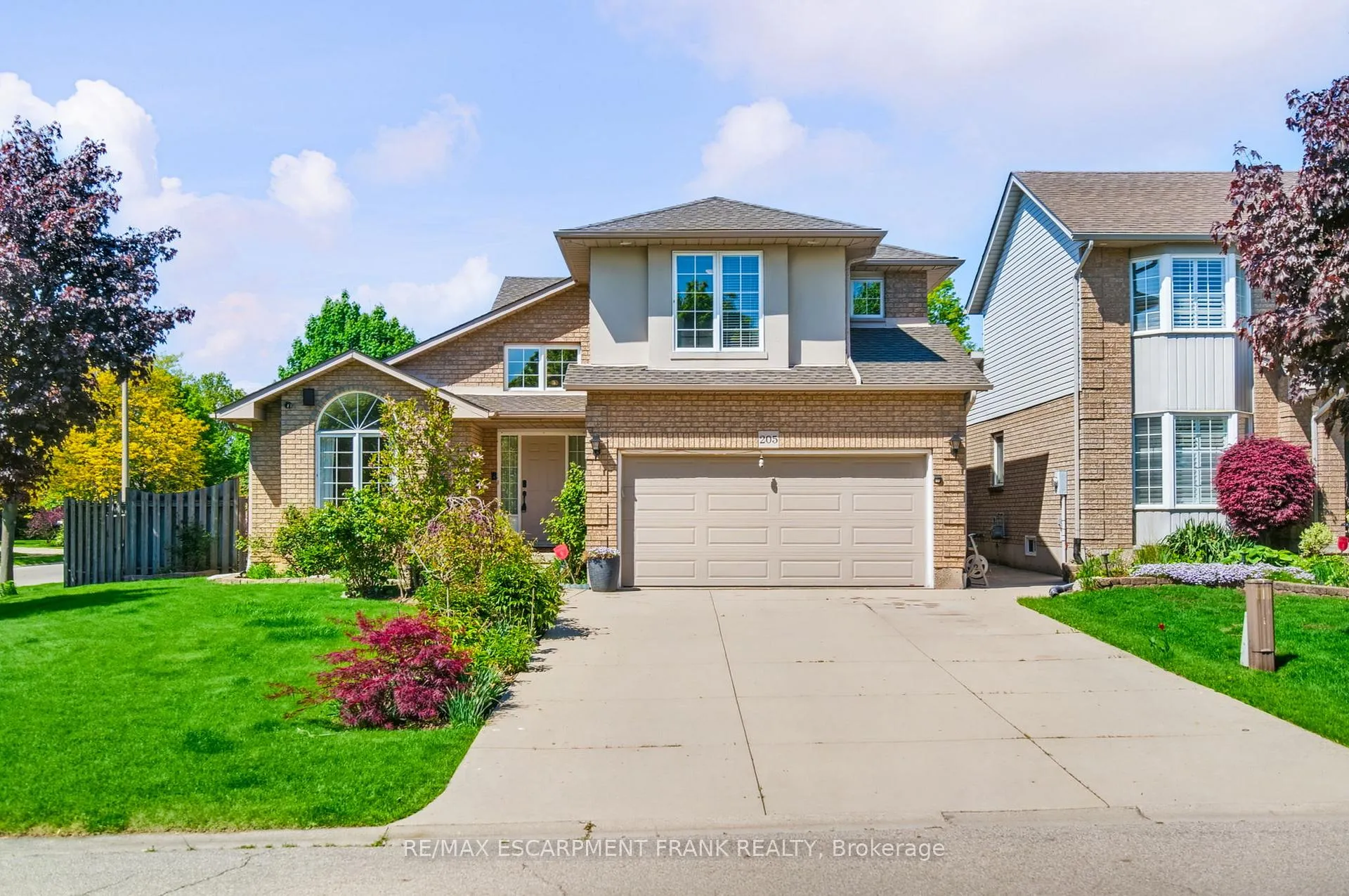 Photo 2 of 205 Portage Lane, Hamilton, Rural Glanbrook — HOMEH