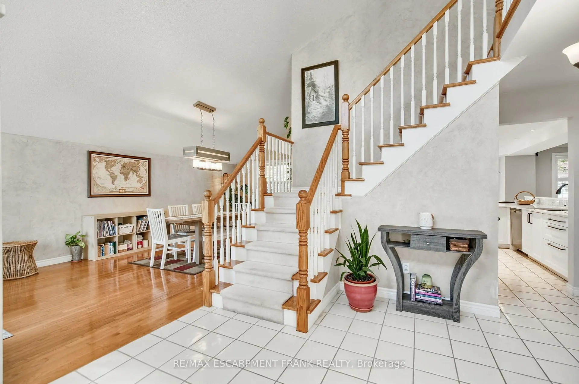 Photo 5 of 205 Portage Lane, Hamilton, Rural Glanbrook — HOMEH