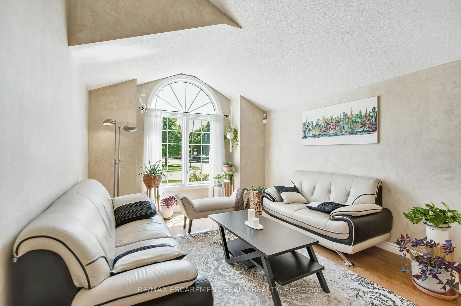 Photo 6 of 205 Portage Lane, Hamilton, Rural Glanbrook — HOMEH