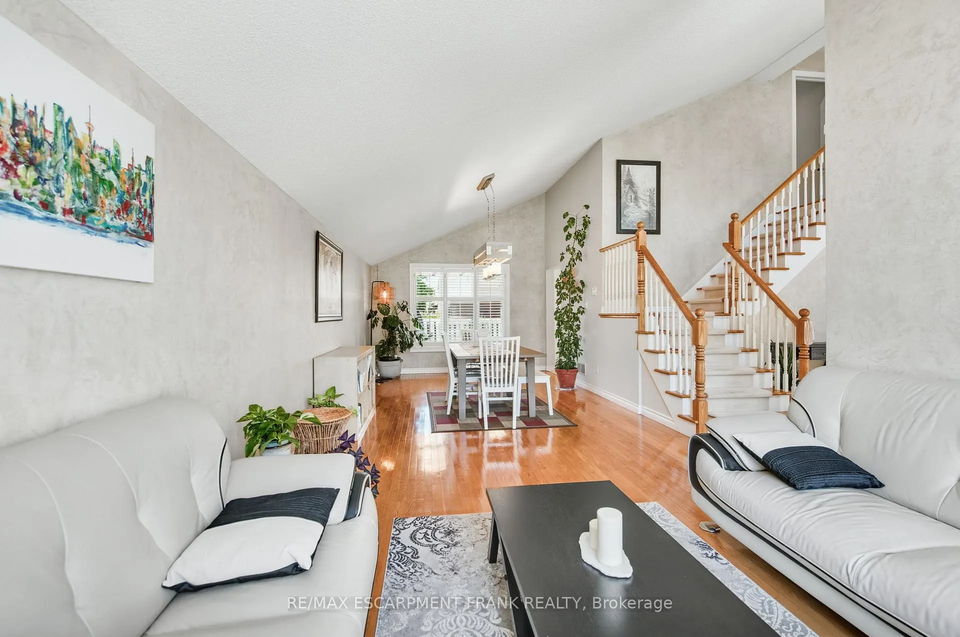 Photo 8 of 205 Portage Lane, Hamilton, Rural Glanbrook — HOMEH