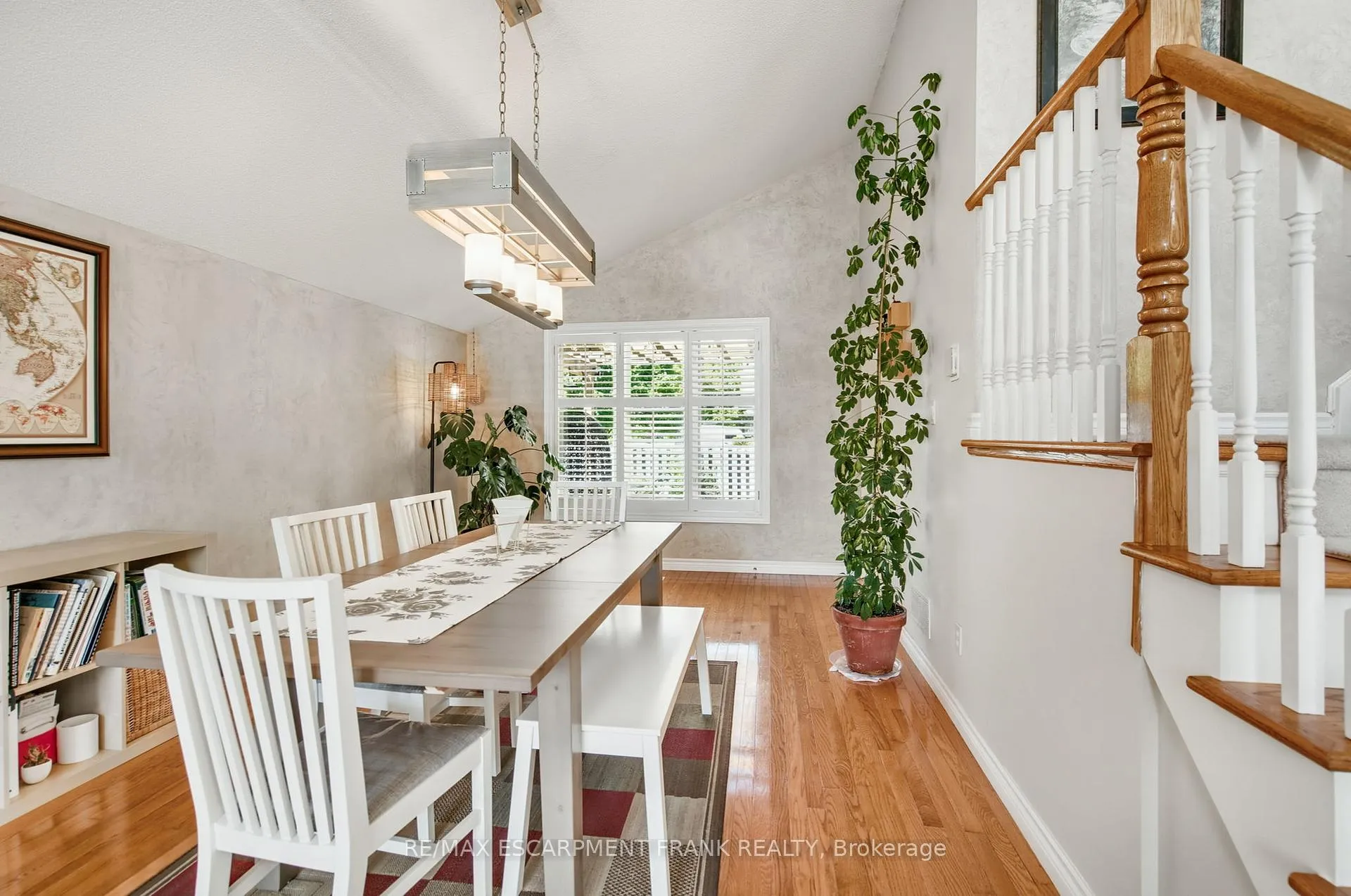 Photo 10 of 205 Portage Lane, Hamilton, Rural Glanbrook — HOMEH