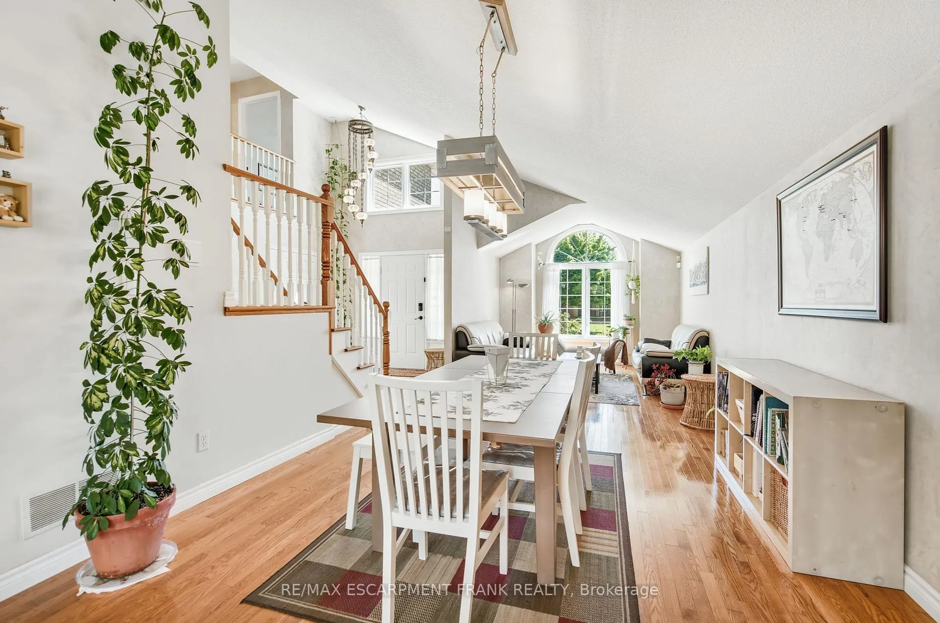 Photo 11 of 205 Portage Lane, Hamilton, Rural Glanbrook — HOMEH