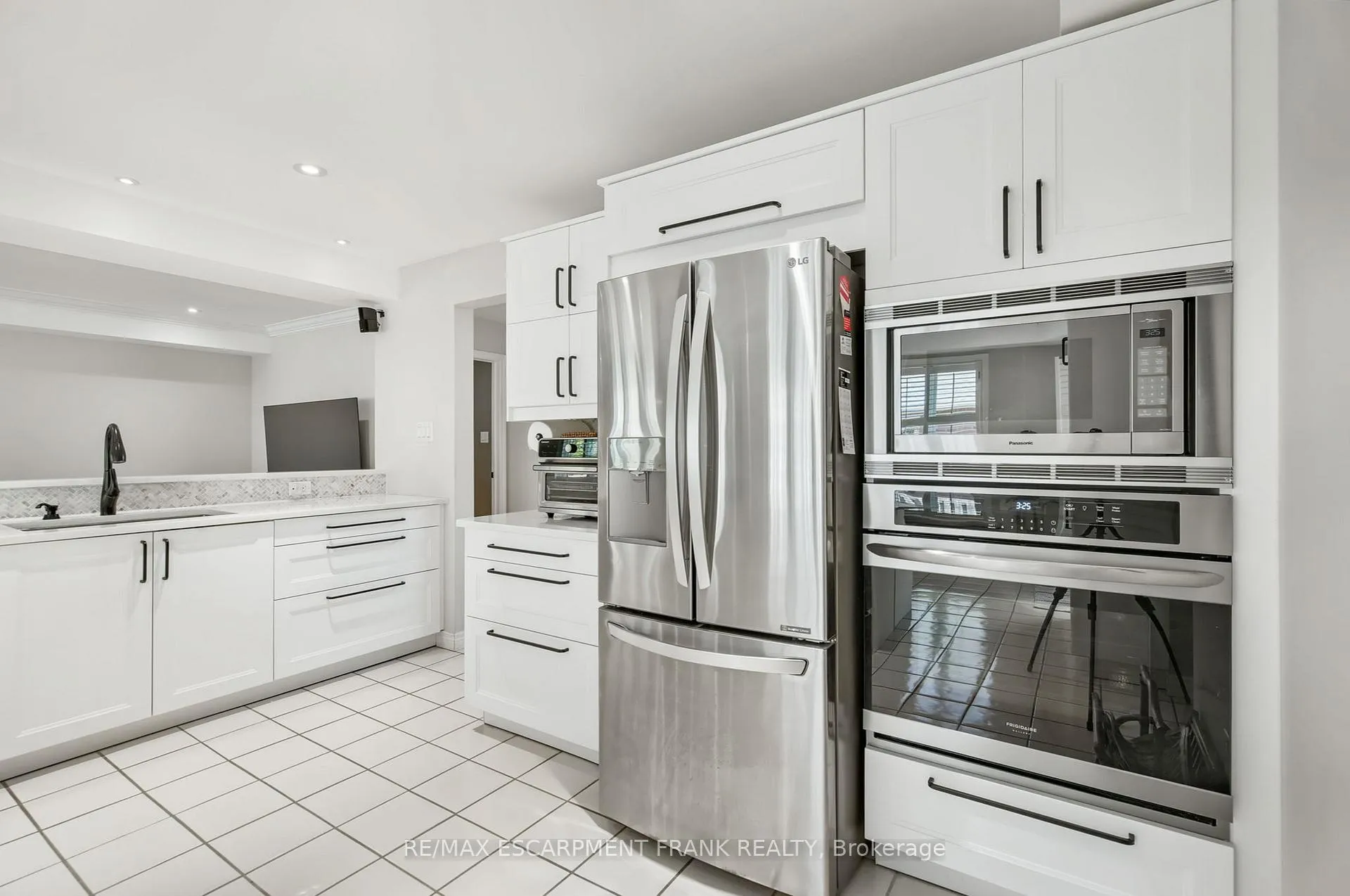 Photo 12 of 205 Portage Lane, Hamilton, Rural Glanbrook — HOMEH