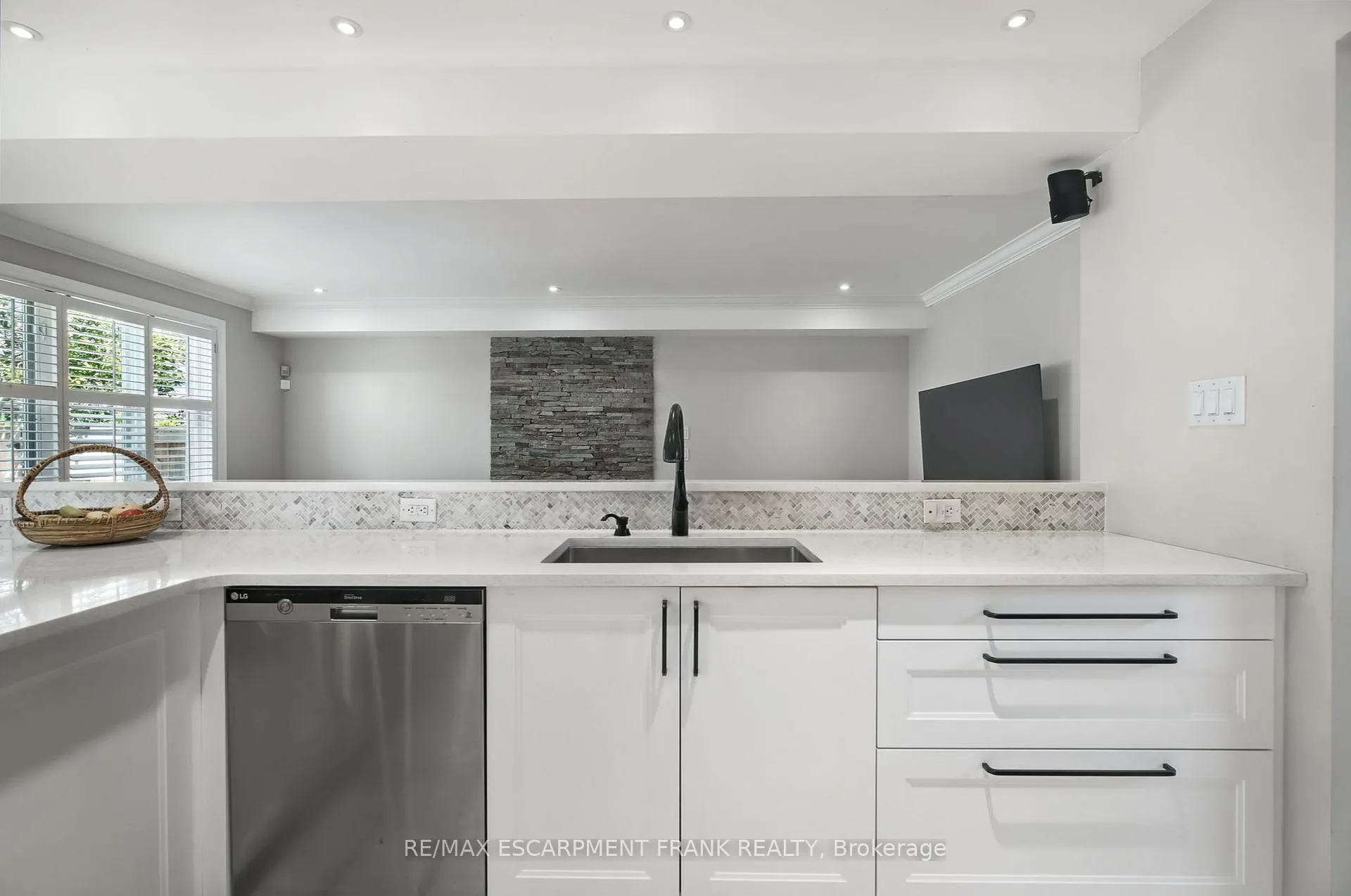 Photo 16 of 205 Portage Lane, Hamilton, Rural Glanbrook — HOMEH