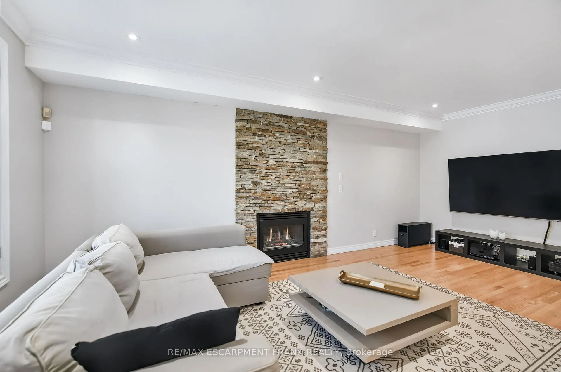 Photo 21 of 205 Portage Lane, Hamilton, Rural Glanbrook — HOMEH