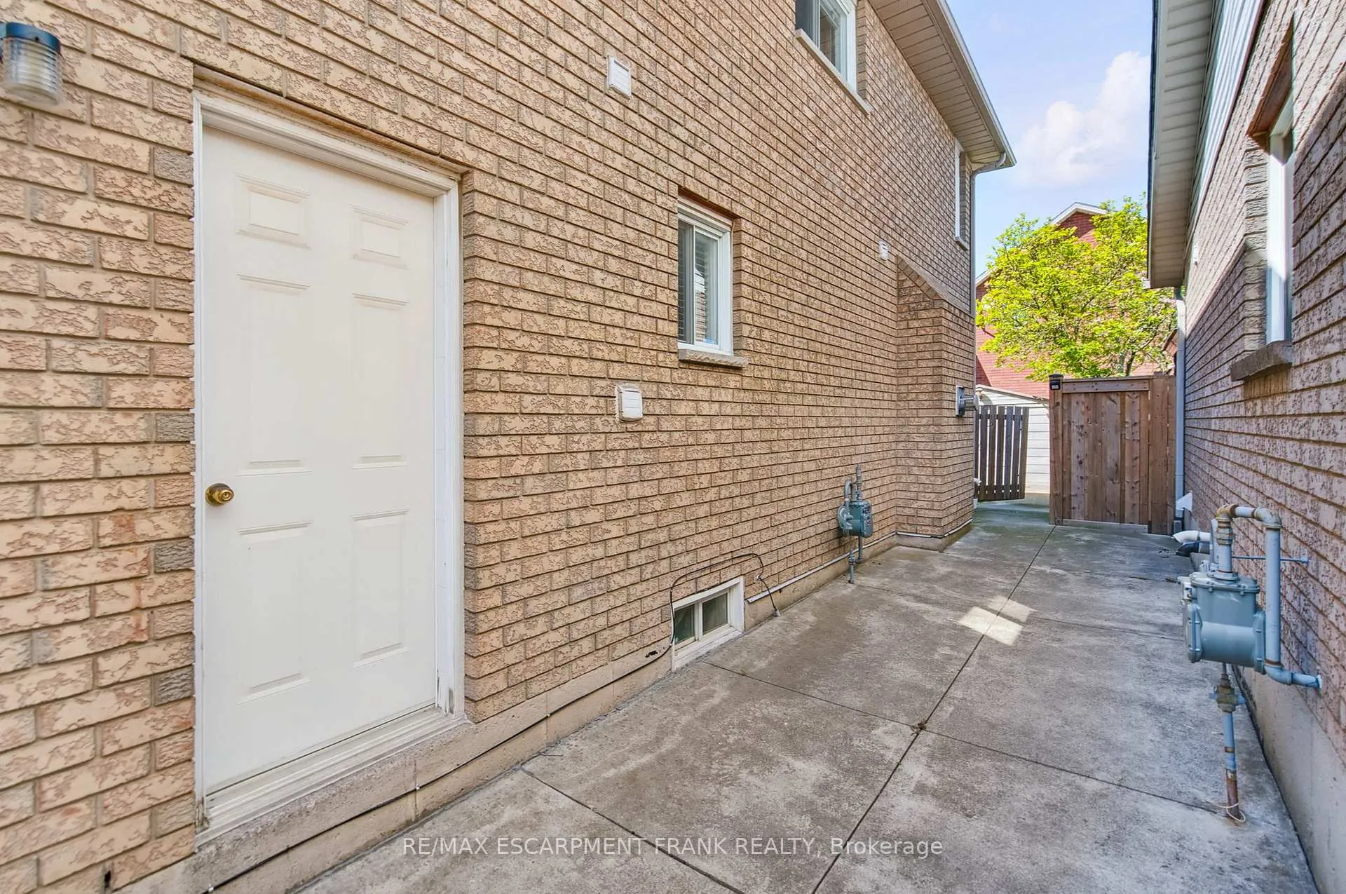Photo 46 of 205 Portage Lane, Hamilton, Rural Glanbrook — HOMEH