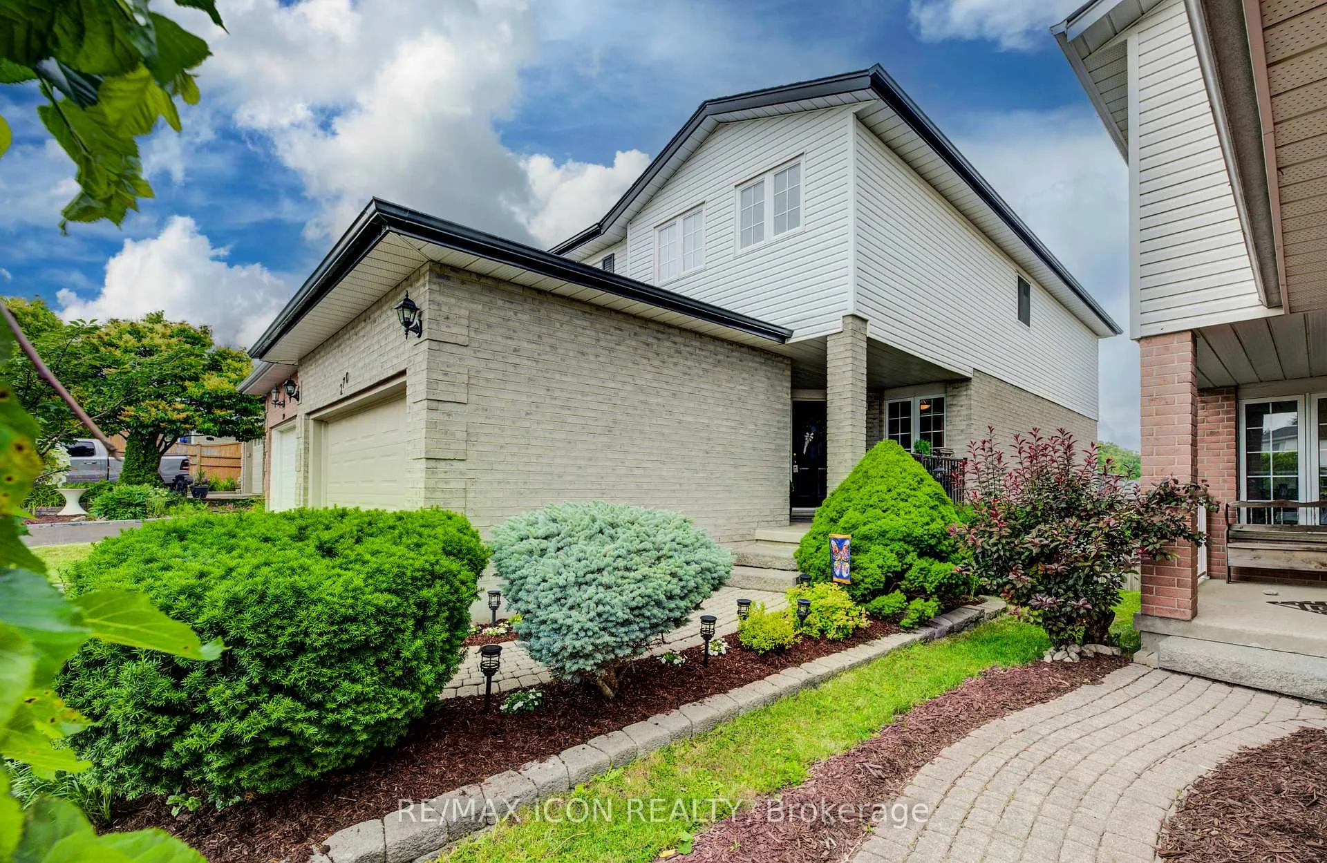 Photo 2 of 270 Resurrection Drive, Kitchener — HOMEH