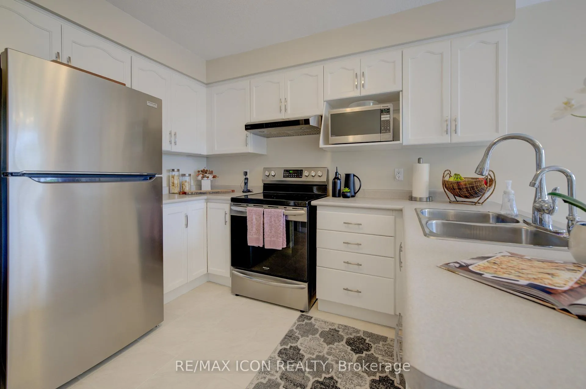 Photo 12 of 270 Resurrection Drive, Kitchener — HOMEH