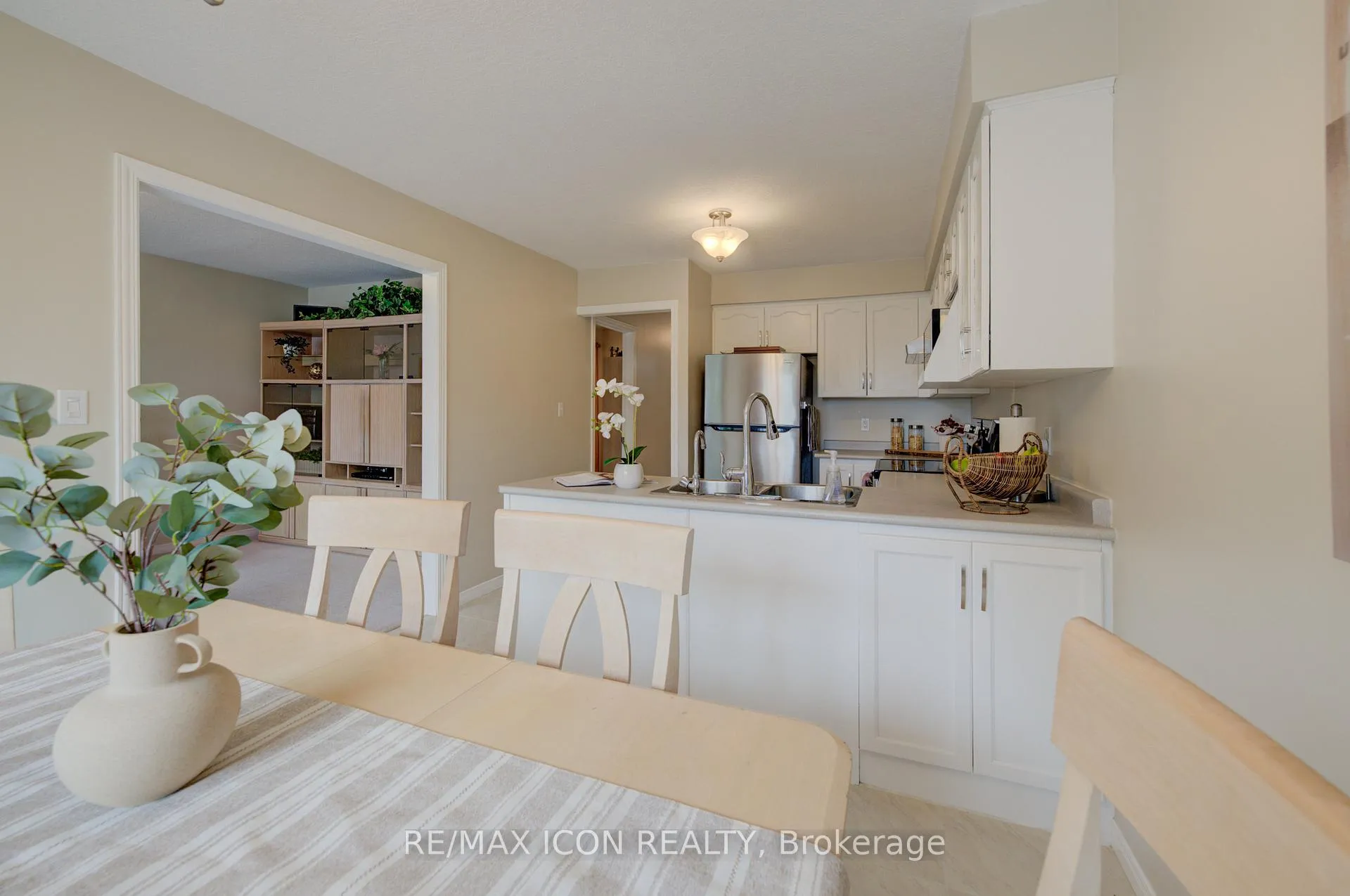 Photo 14 of 270 Resurrection Drive, Kitchener — HOMEH