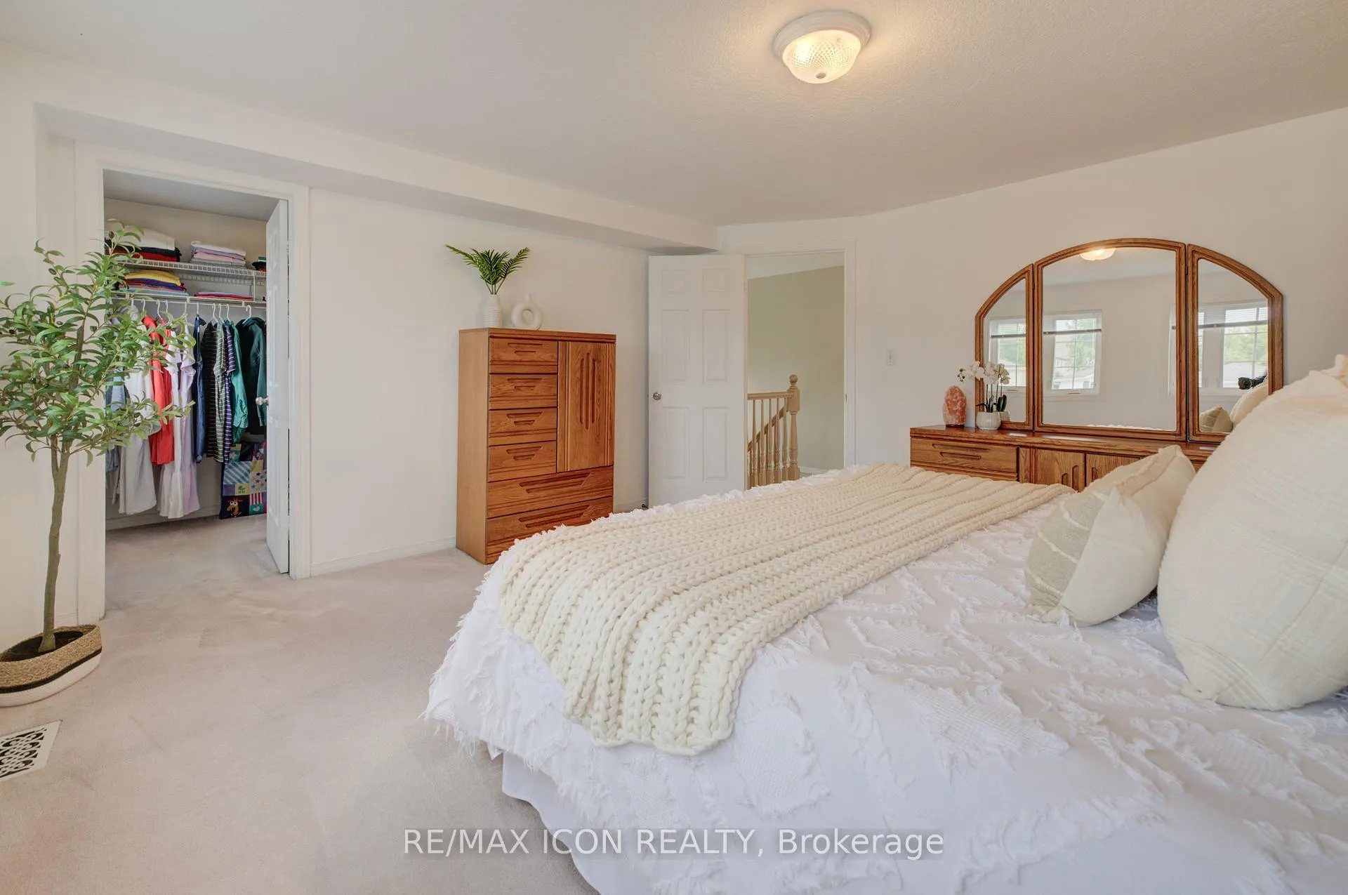 Photo 21 of 270 Resurrection Drive, Kitchener — HOMEH
