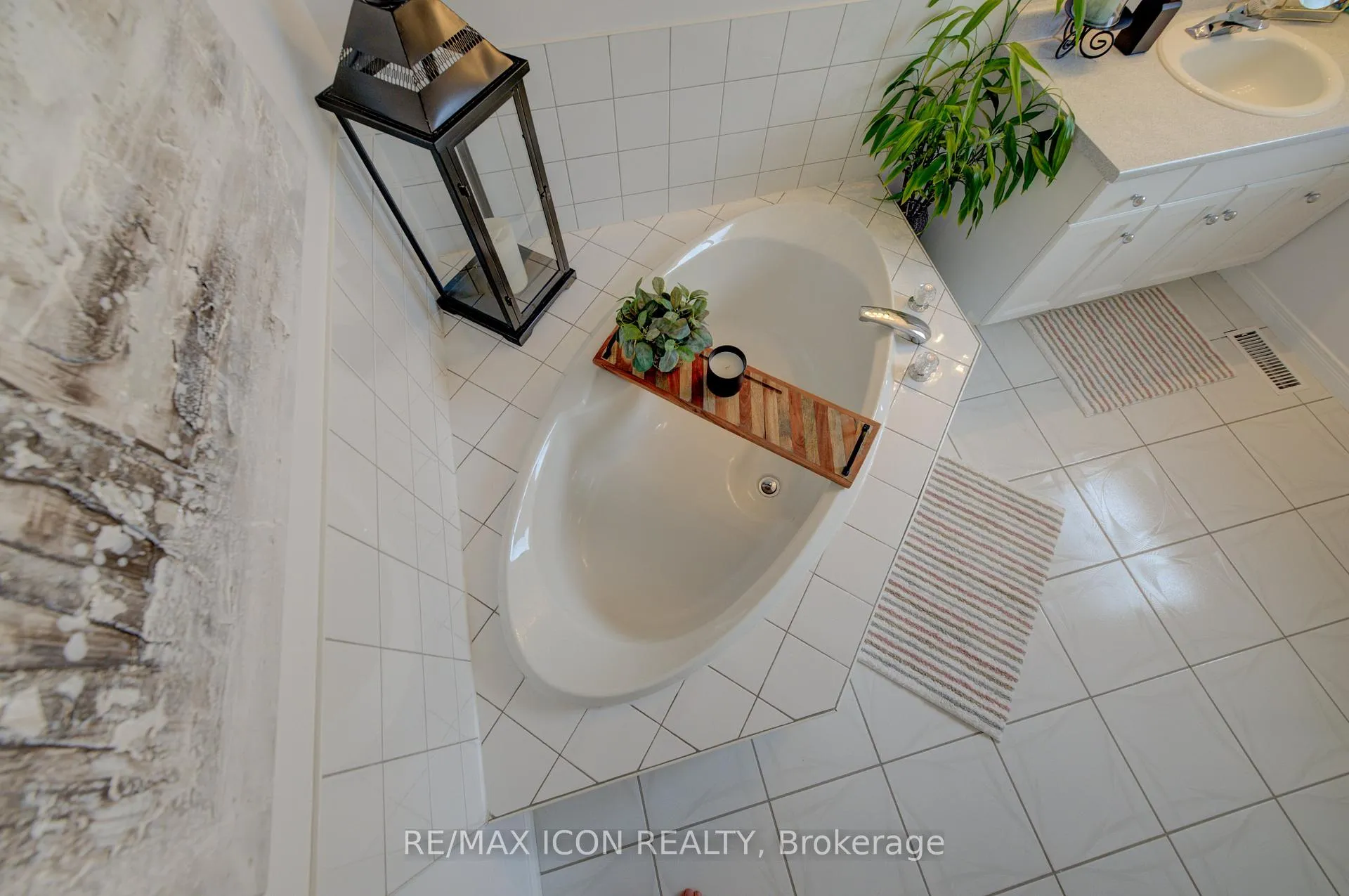 Photo 23 of 270 Resurrection Drive, Kitchener — HOMEH