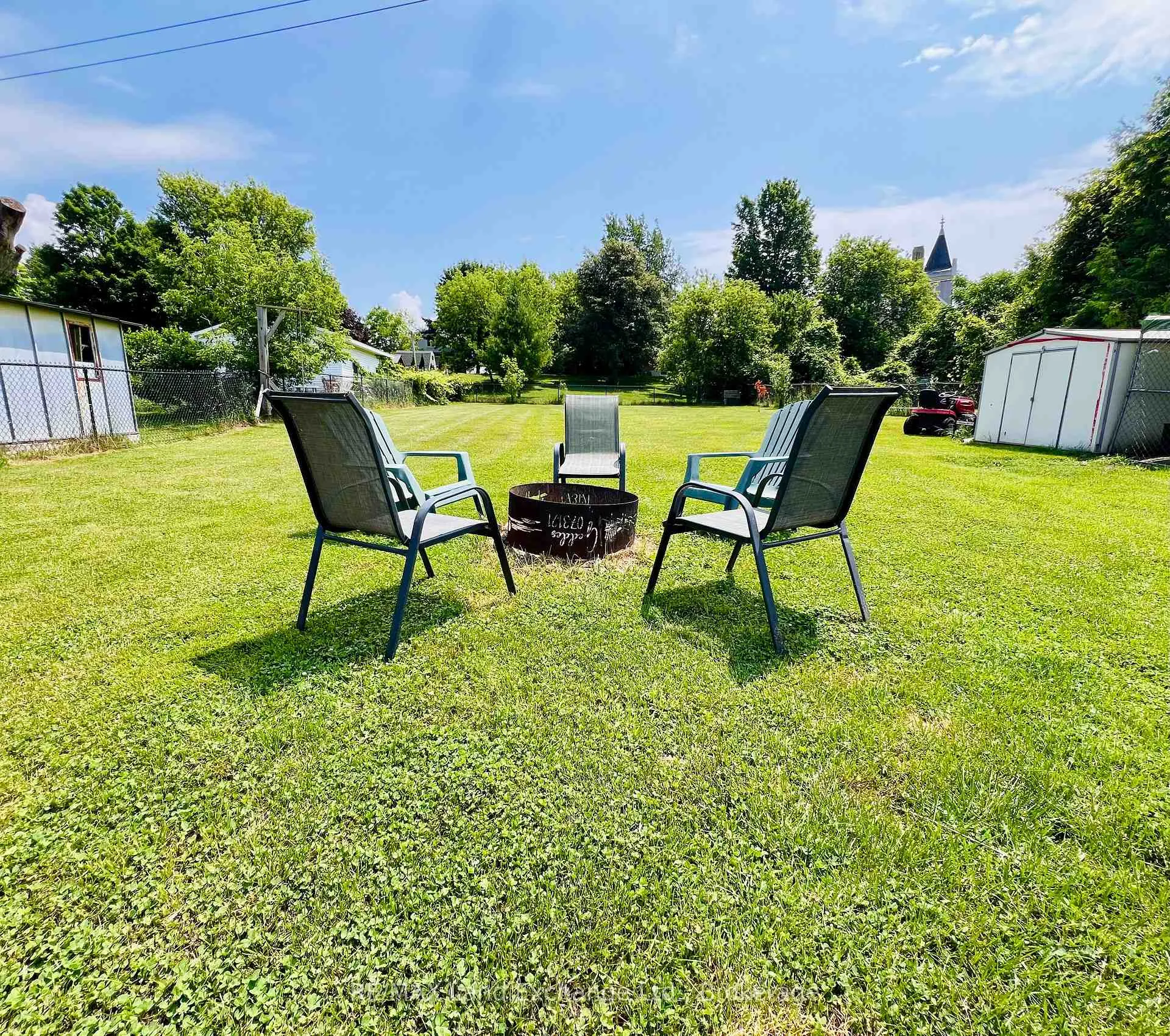 Photo 6 of 523 Outram Street, Huron-Kinloss, Lucknow — HOMEH