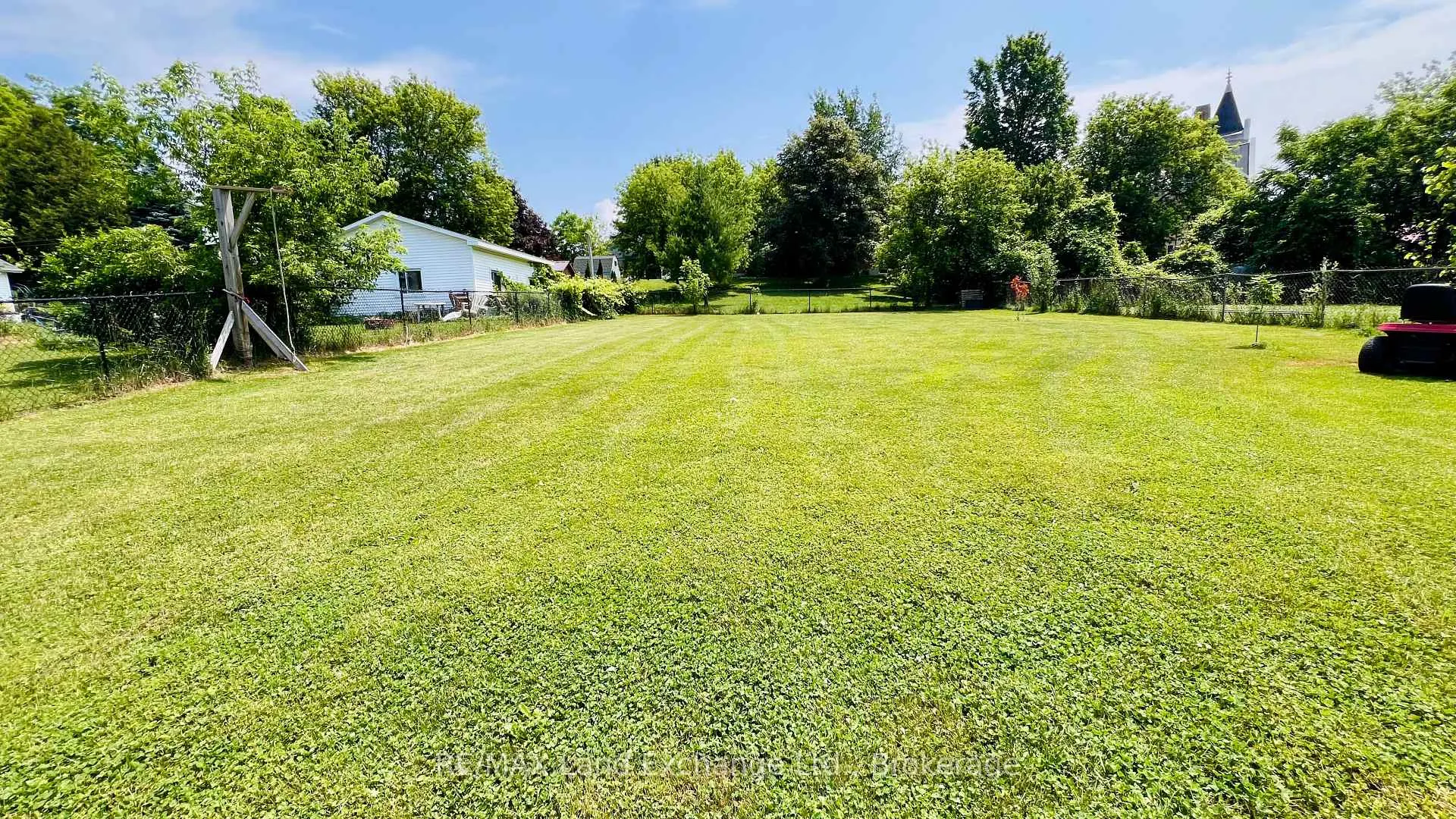 Photo 7 of 523 Outram Street, Huron-Kinloss, Lucknow — HOMEH