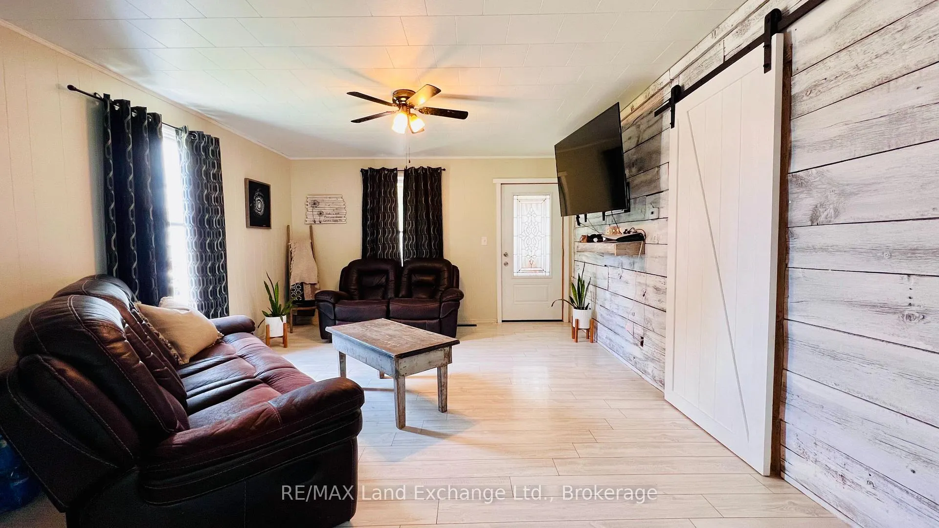 Photo 12 of 523 Outram Street, Huron-Kinloss, Lucknow — HOMEH