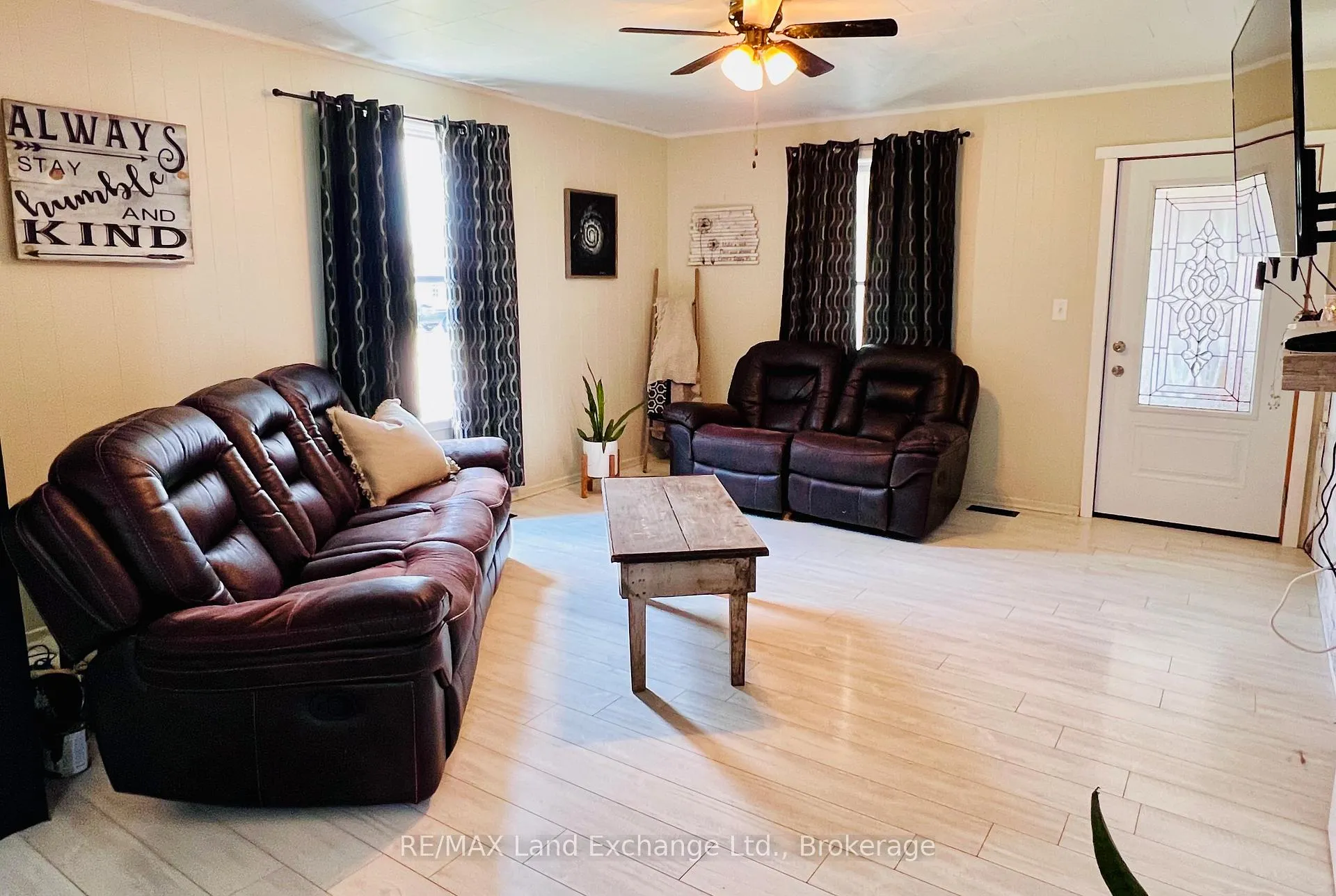Photo 13 of 523 Outram Street, Huron-Kinloss, Lucknow — HOMEH
