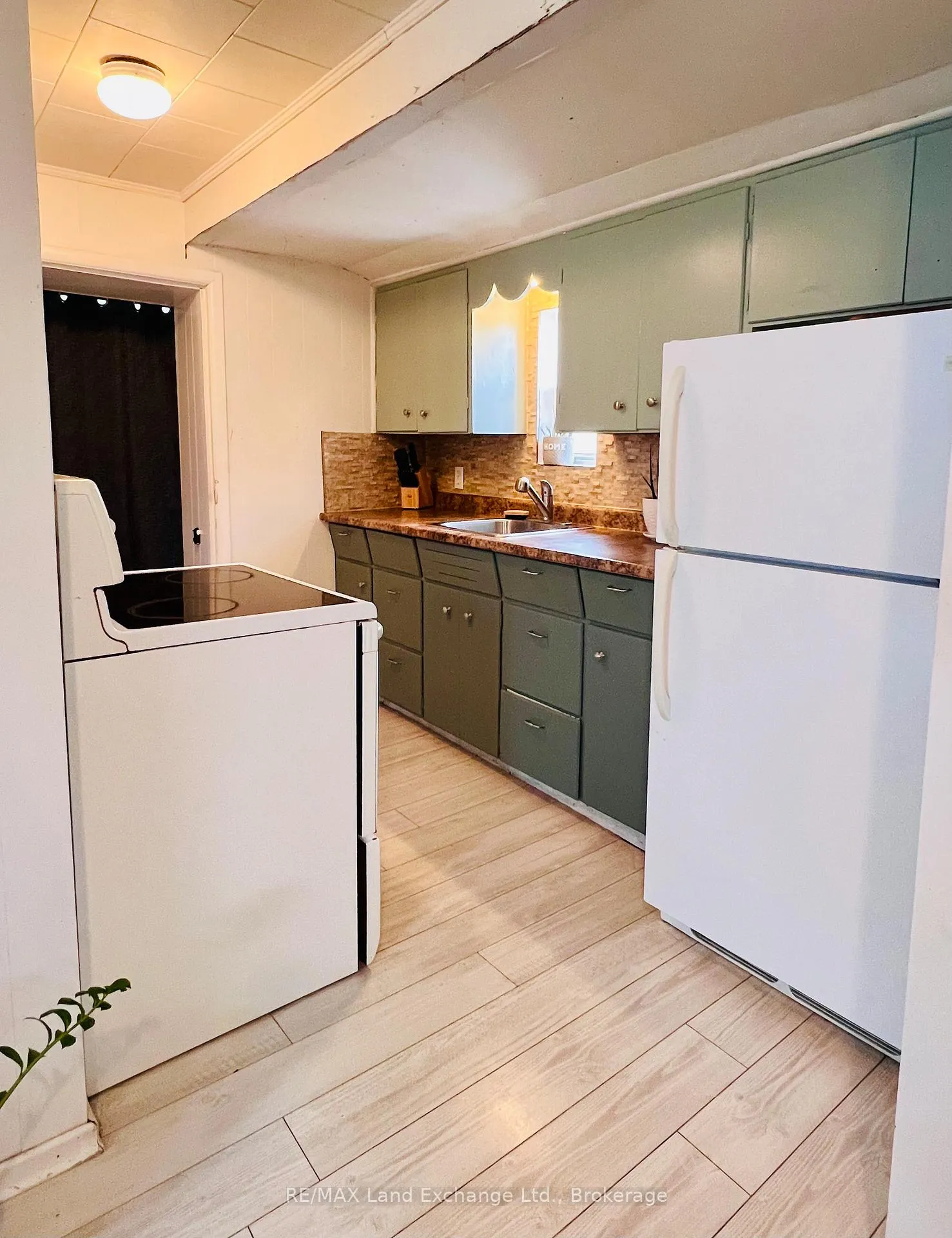 Photo 14 of 523 Outram Street, Huron-Kinloss, Lucknow — HOMEH