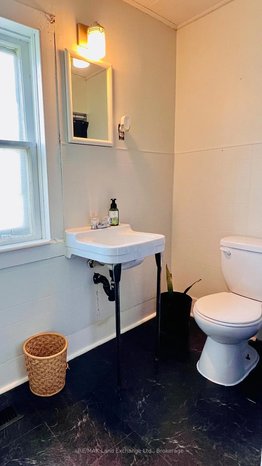 Photo 20 of 523 Outram Street, Huron-Kinloss, Lucknow — HOMEH