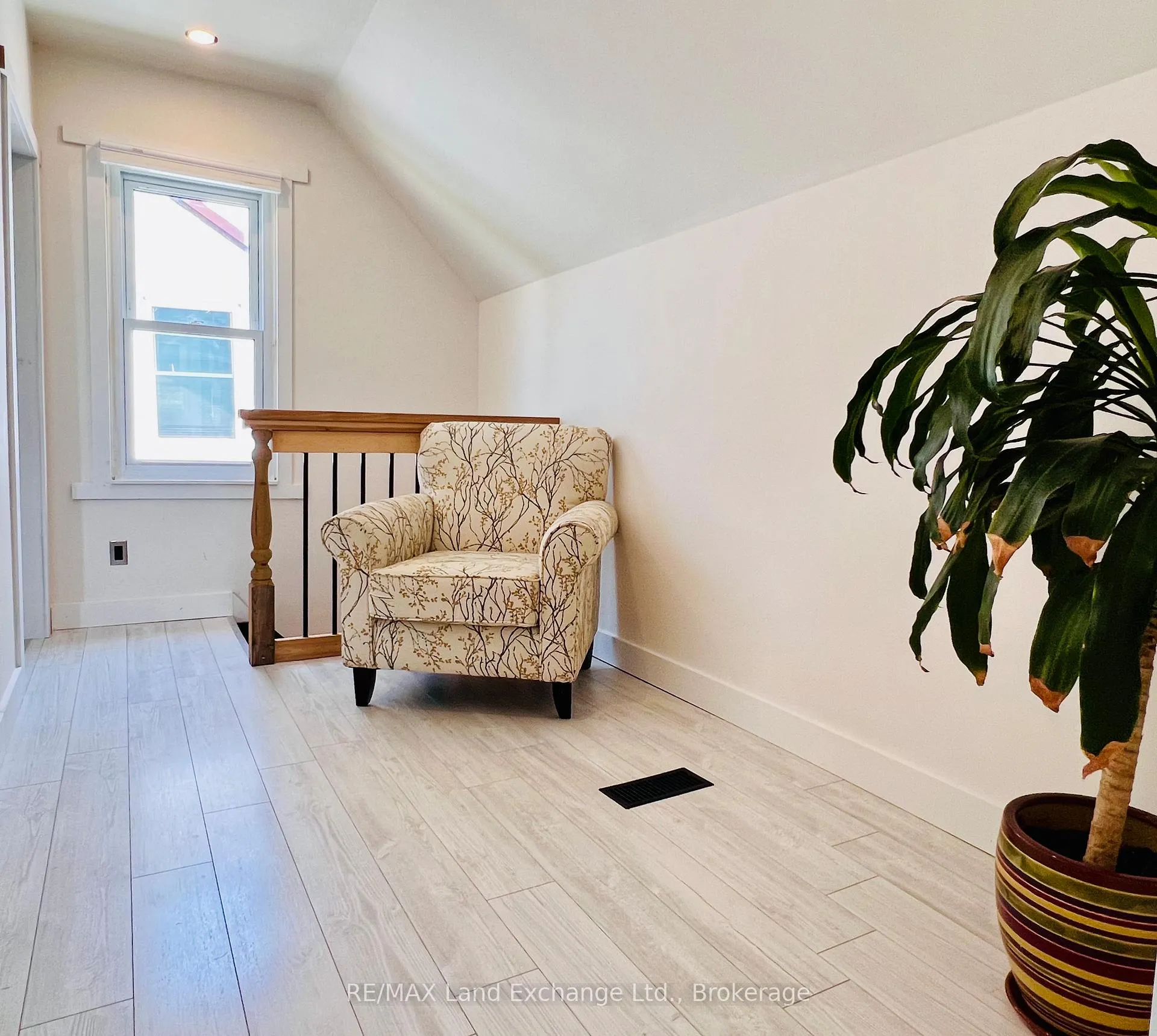 Photo 24 of 523 Outram Street, Huron-Kinloss, Lucknow — HOMEH