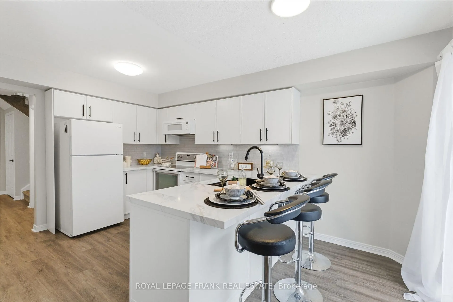 Photo 7 of 59 Short Crescent, Clarington, Courtice — HOMEH