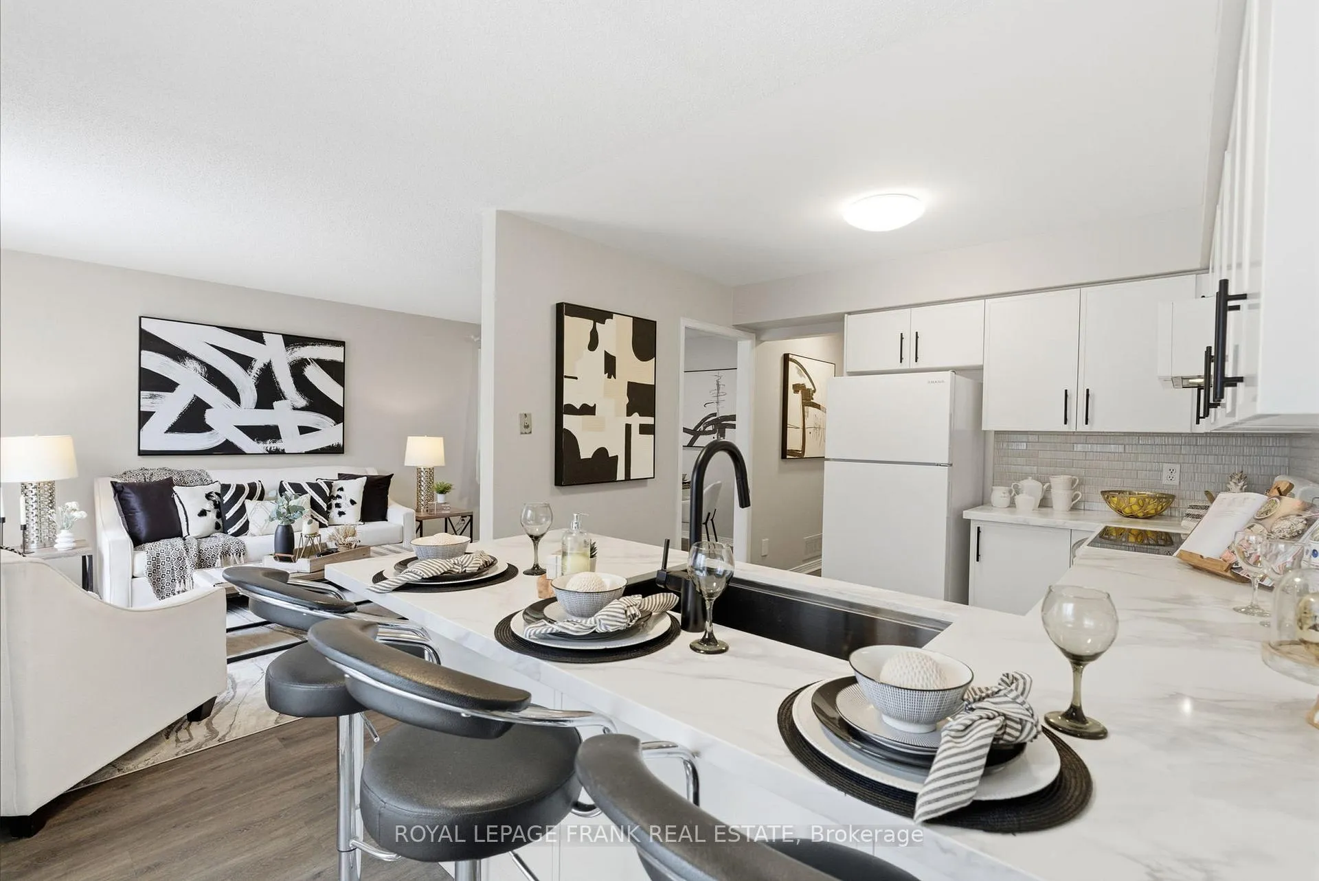 Photo 8 of 59 Short Crescent, Clarington, Courtice — HOMEH