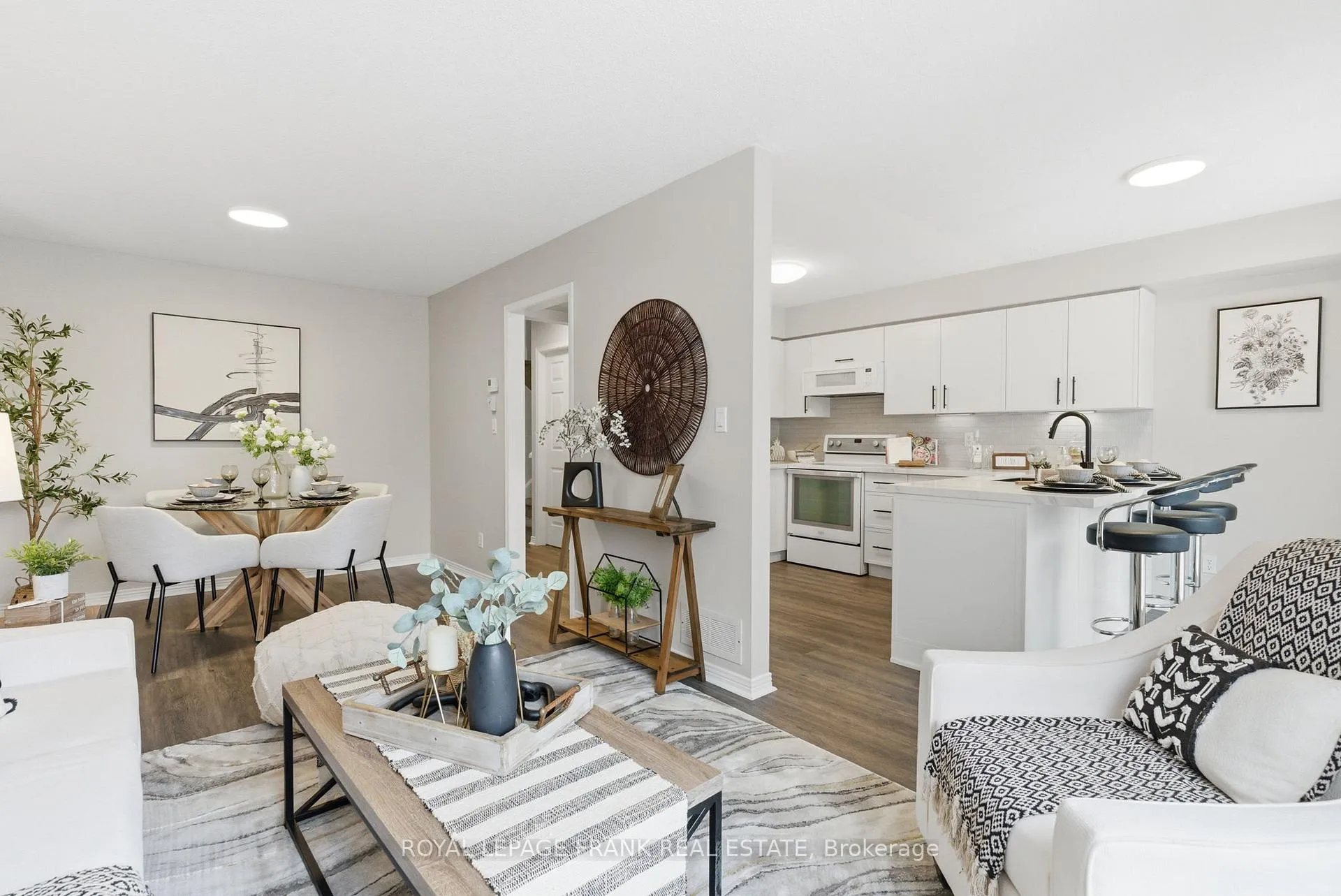 Photo 12 of 59 Short Crescent, Clarington, Courtice — HOMEH