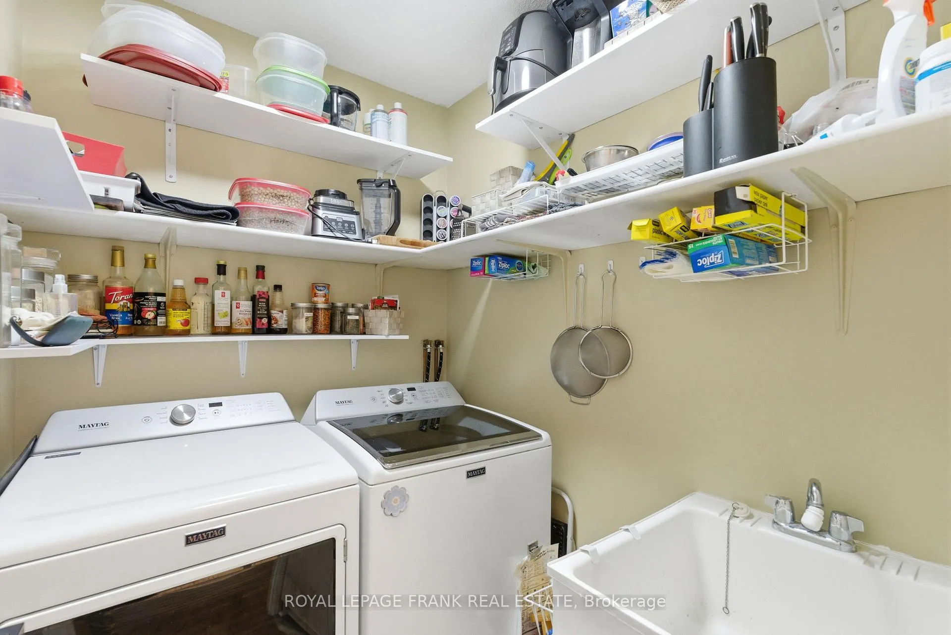 Photo 15 of 59 Short Crescent, Clarington, Courtice — HOMEH