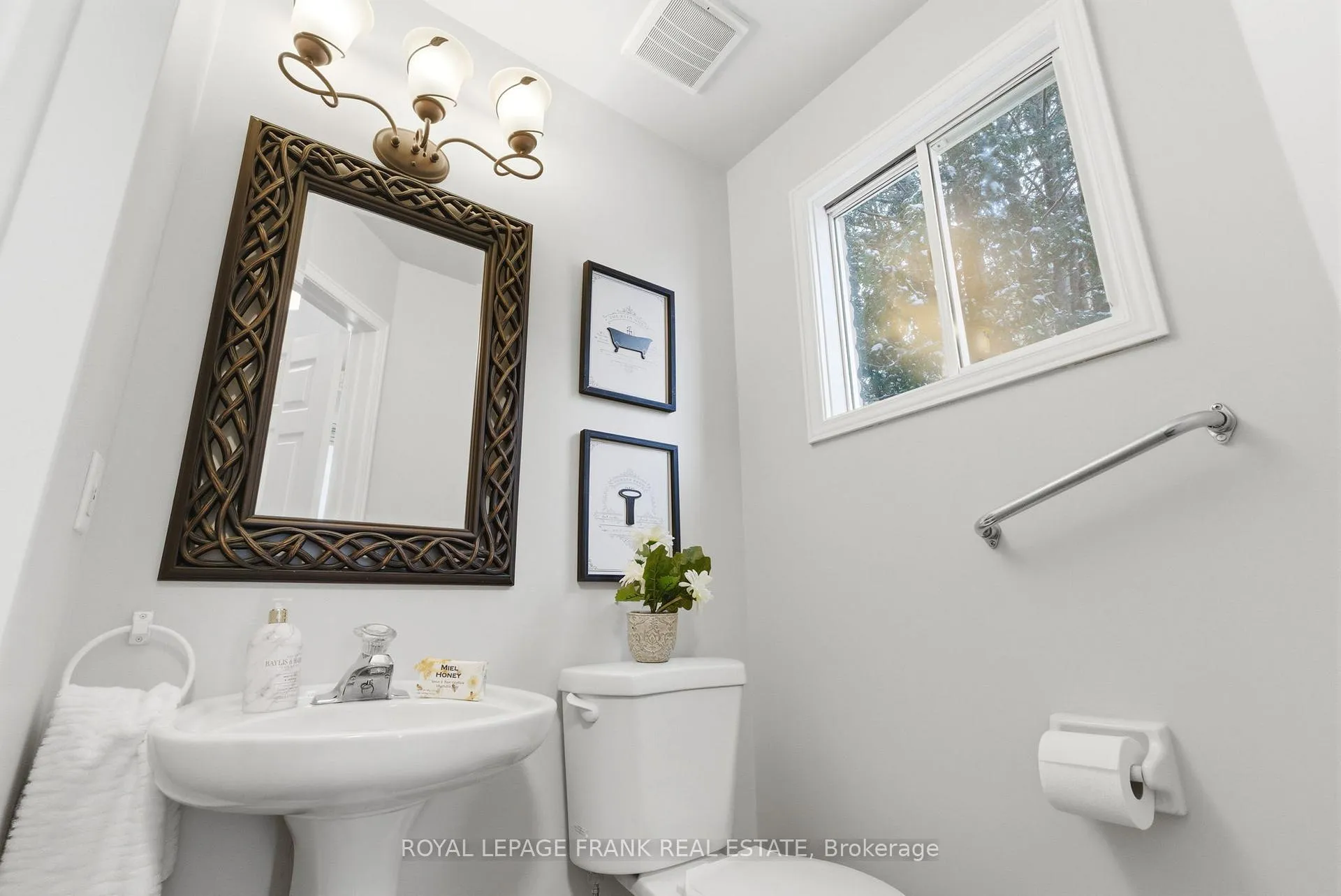 Photo 16 of 59 Short Crescent, Clarington, Courtice — HOMEH