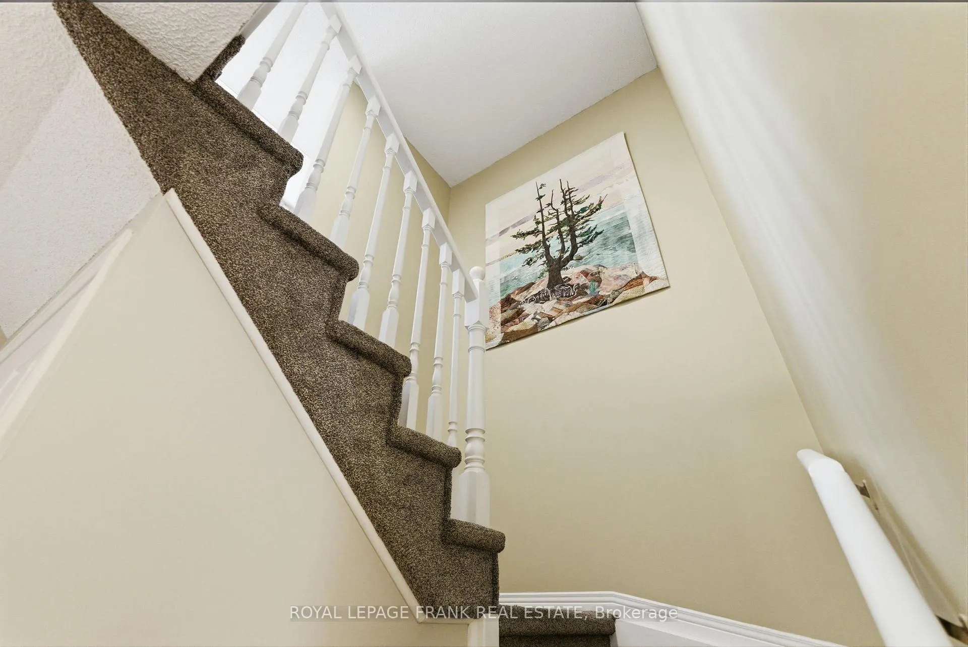Photo 17 of 59 Short Crescent, Clarington, Courtice — HOMEH
