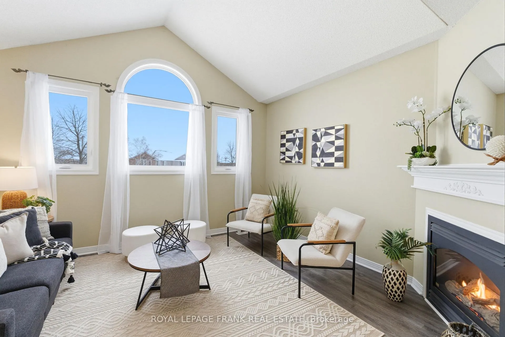 Photo 19 of 59 Short Crescent, Clarington, Courtice — HOMEH